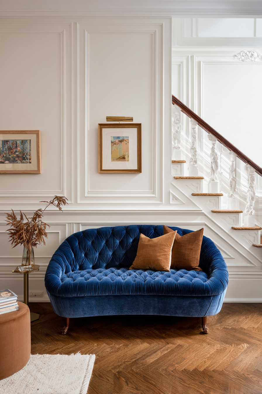 livingbrightinteriors_Stunning_interior_featuring_cobalt_blue_9c3c0e33-6112-47f9-a38e-7bfb56b240d8_3.png