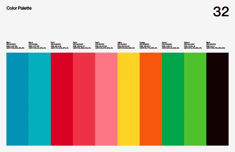 Farbfächer mit neun Farben: Blau, Cyan, Rot, Pink, Gelb, Orange, Grün, Hellgrün, Schwarz, mit Farbcode-Informationen darunter.