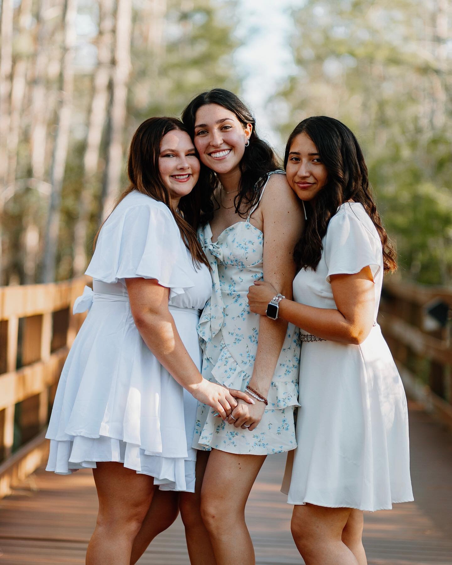 Congratulations again to these beautiful graduates 🎓🍾📸

Swipe to see my favorite grad of the night ➡️
-
#collegegraduate #seniorpictures #fgcu #floridagulfcoastuniversity #photographer #photography #portraits #friendportrait