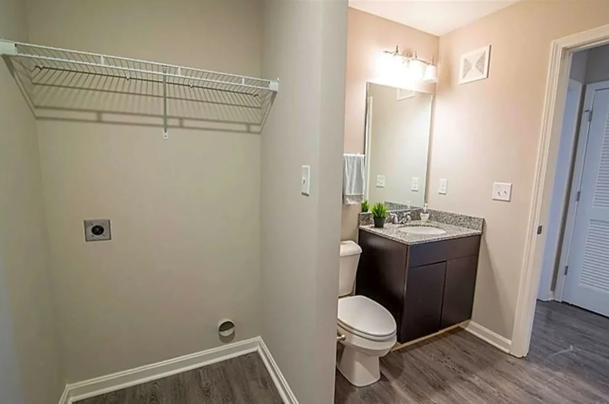 MOCR- Closet & Bath.JPG