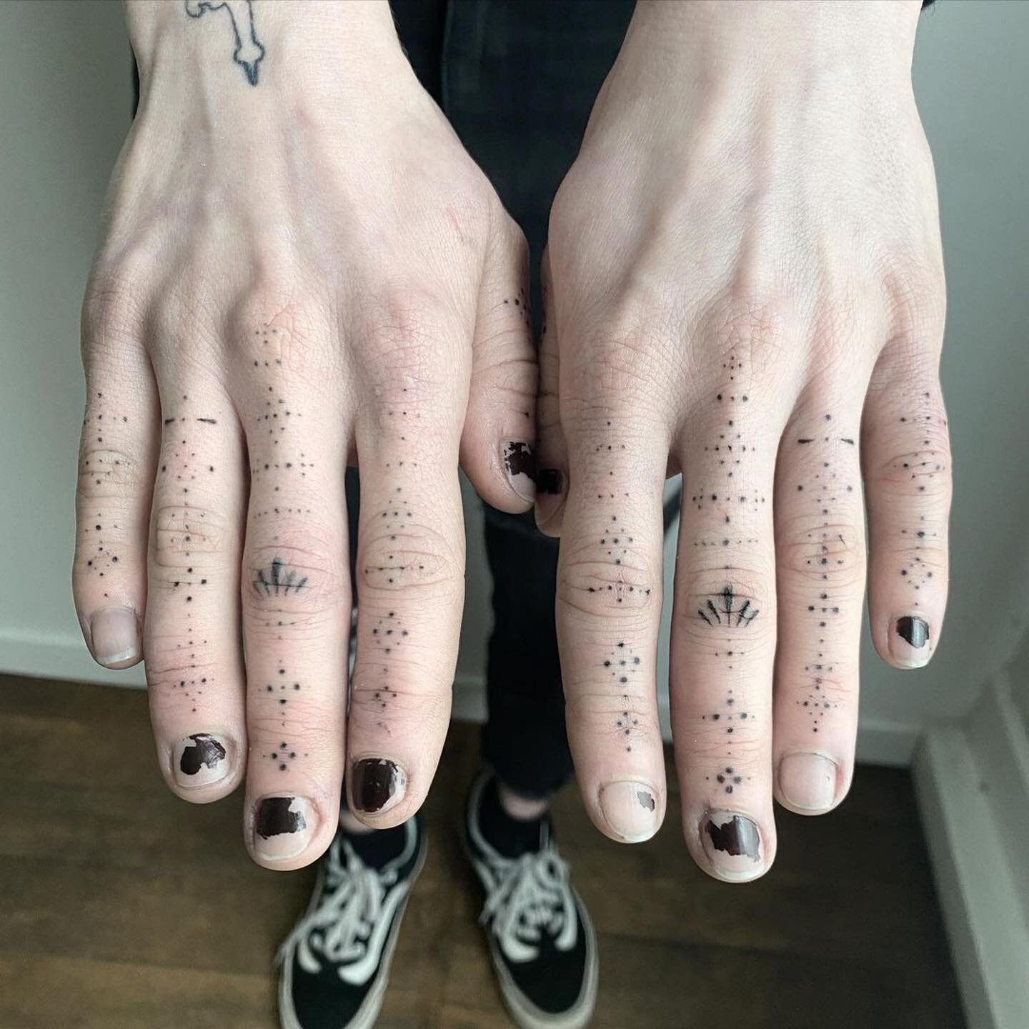 Hand poked finger ornaments by @oboy_tattoo! I love that these are 99% dots. It makes them feel a lot less bold and heavy than line work.
.
.
.
.
#Machinefree #nomachinetattoo #handpokeartist #handpoked #handpokedtattoo #stickandpoketattoo #stickandp