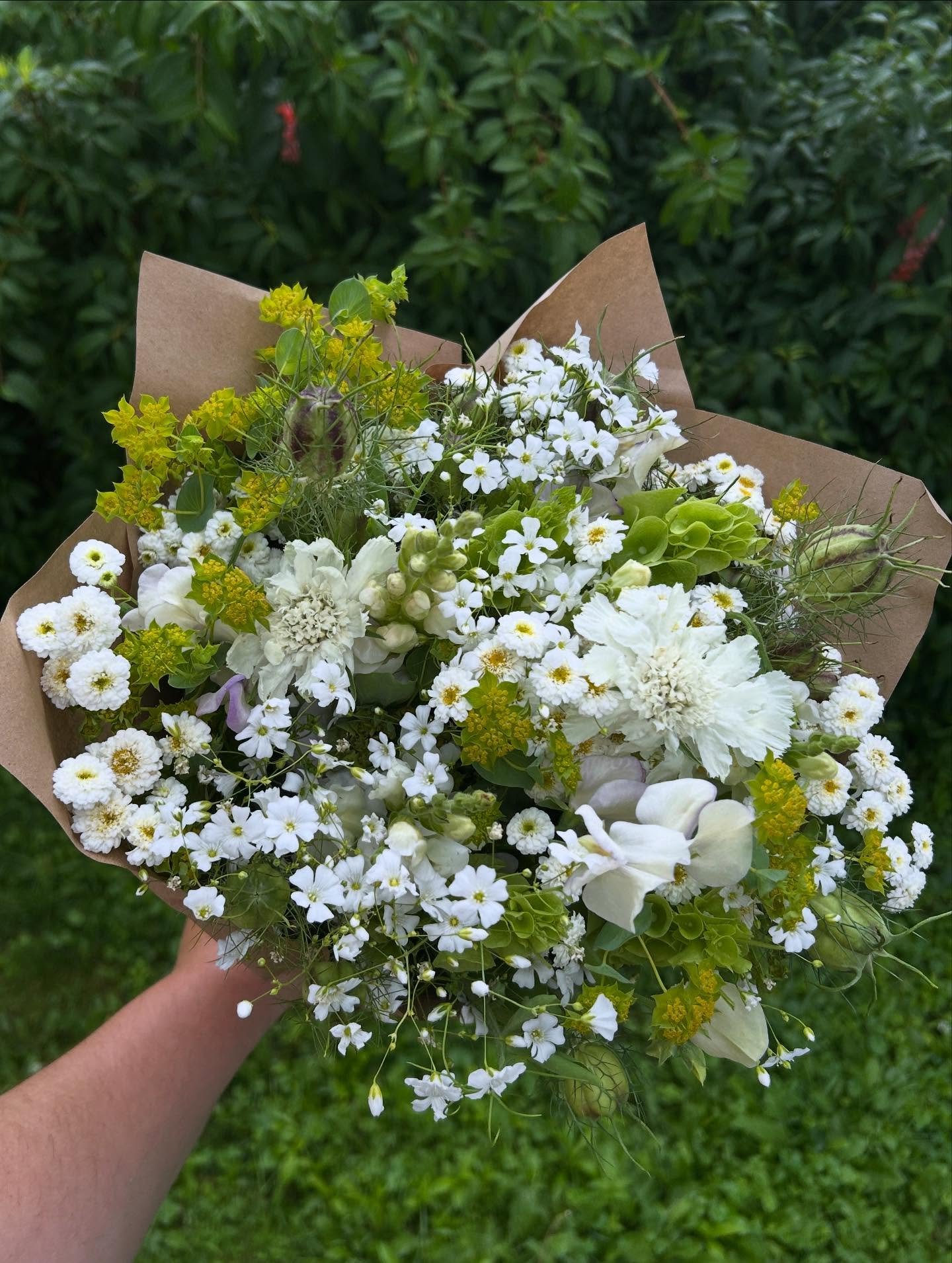 What do you think about white and green bouquets? I love how cheery they are!