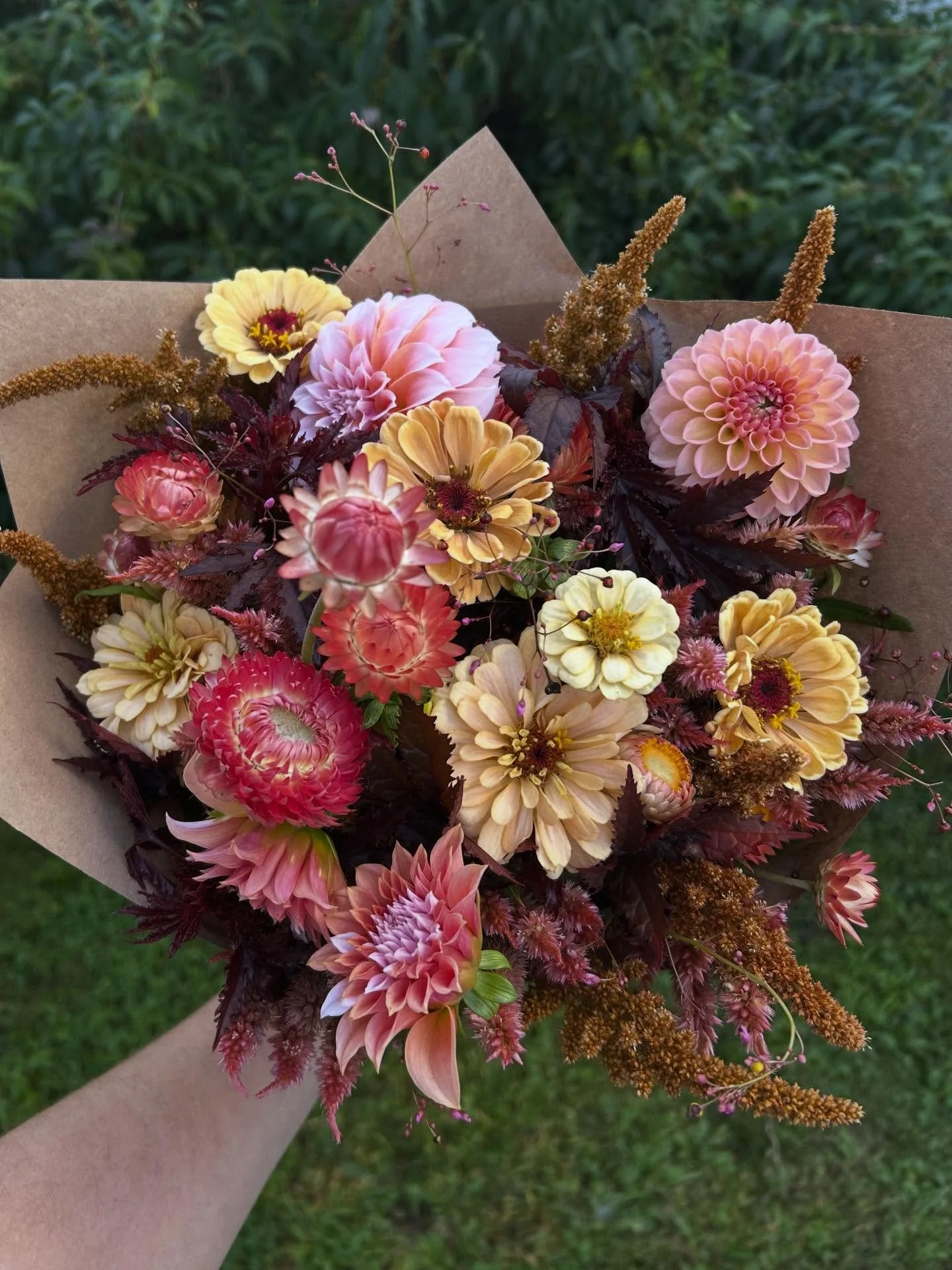 Celebrating the final few bouquets of my 2025 growing season 🥳💐