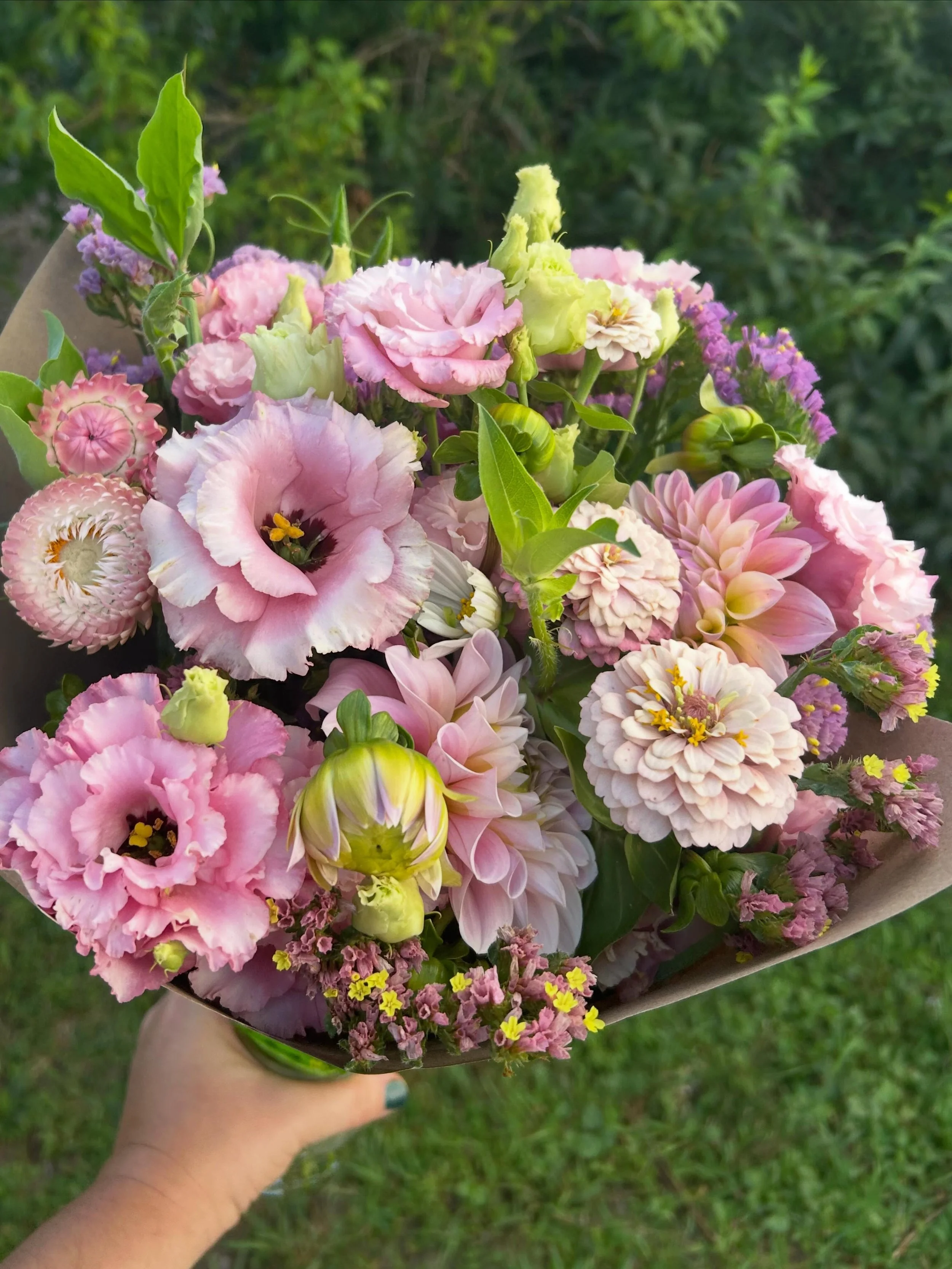 Summer beauty 💕

#dahlias #lisianthus #summerflowers #flowerfarm