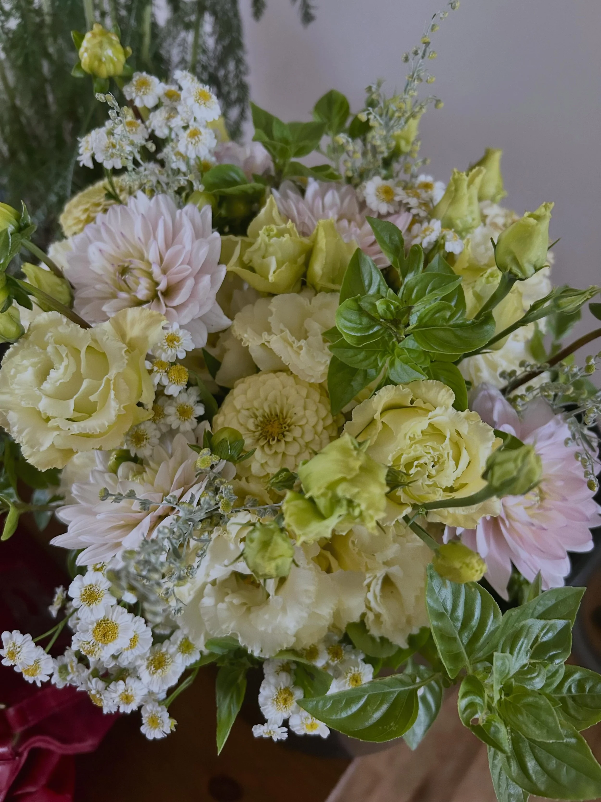 Light and cheerful palettes, no matter the season 😍💐