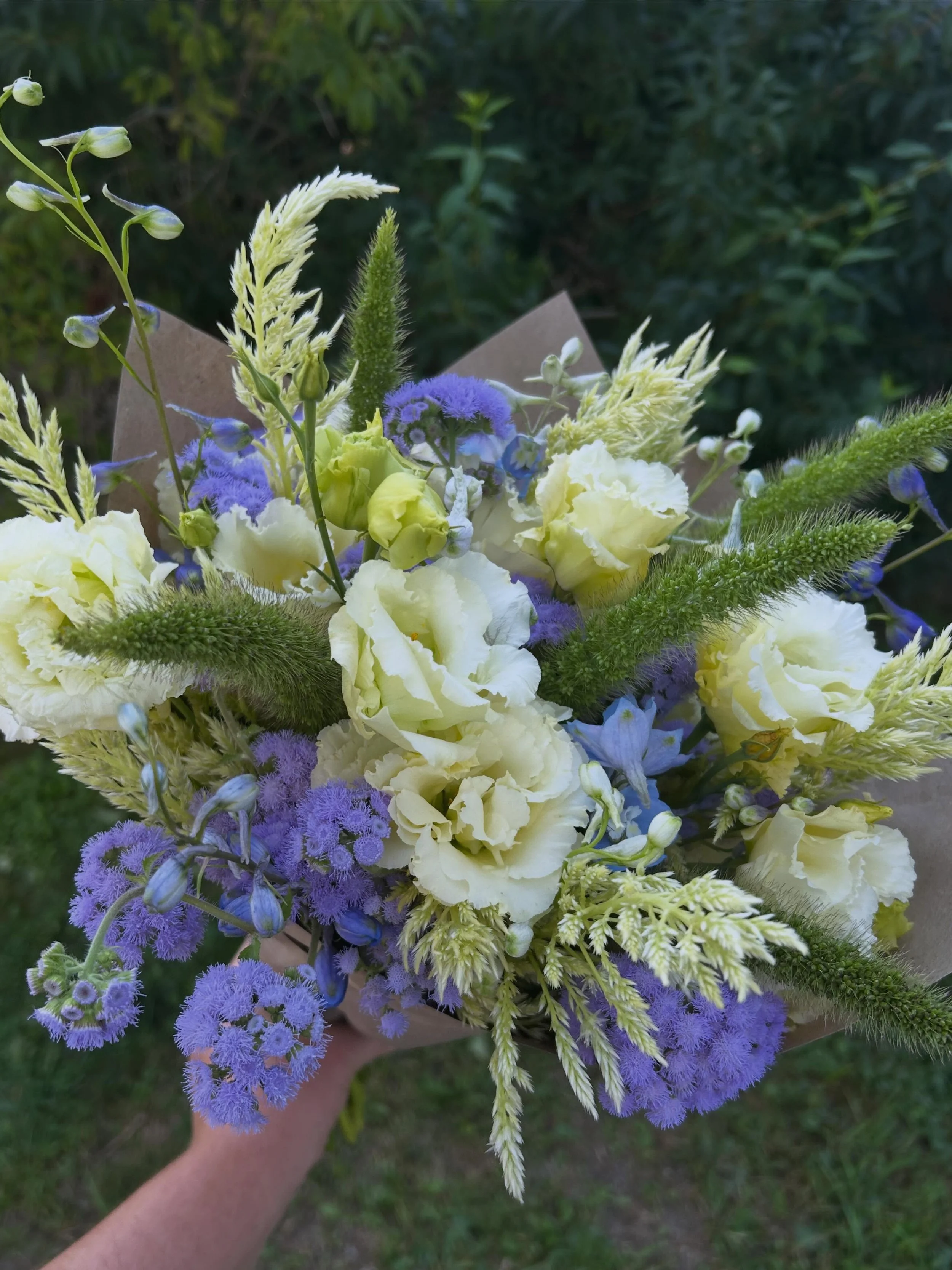 5 ingredients! Lisianthus, delphinium, ageratum, celosia and millet 💐