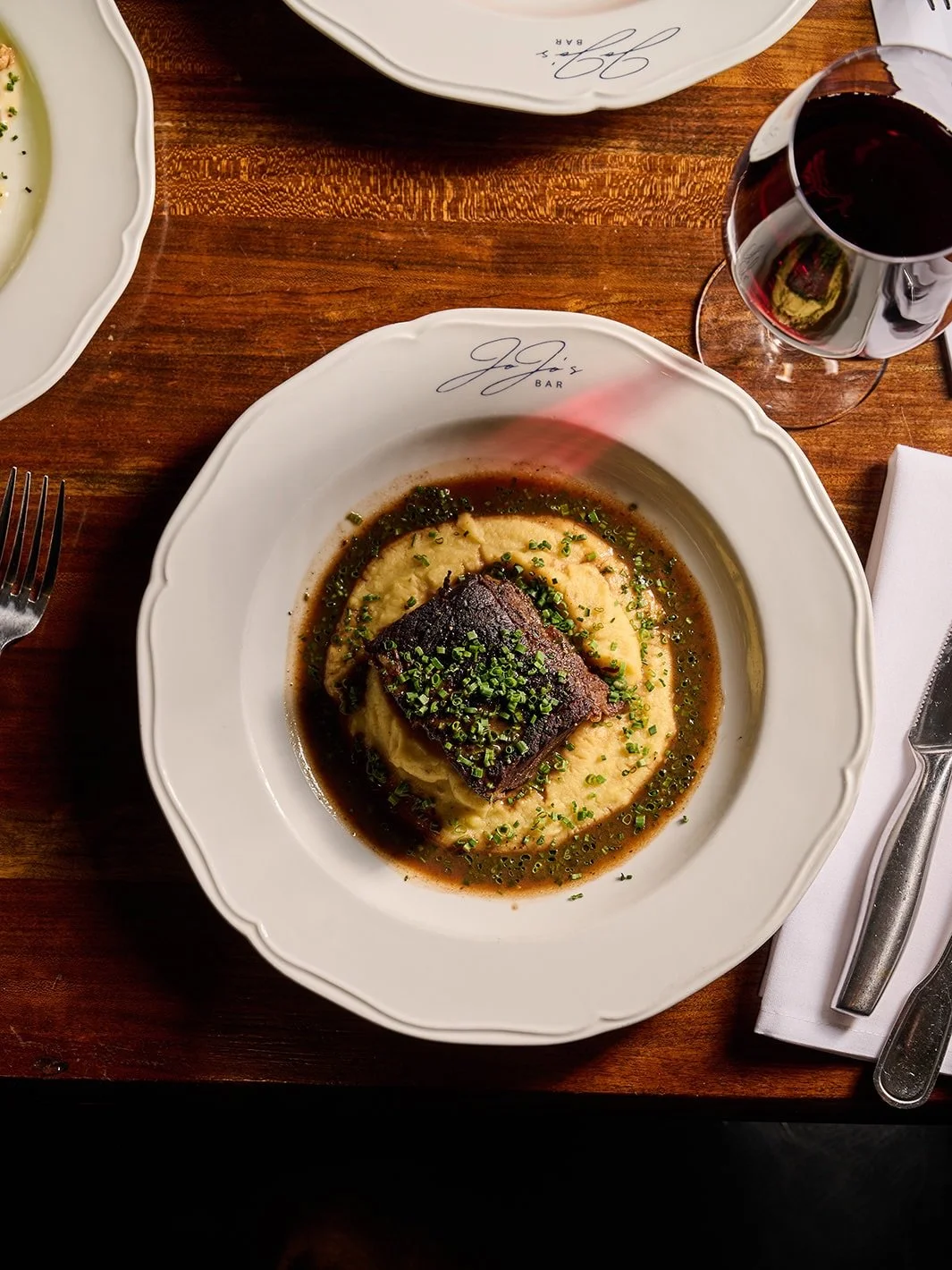 short rib, potato souffl&eacute;, au poivre jus, 232 chives.