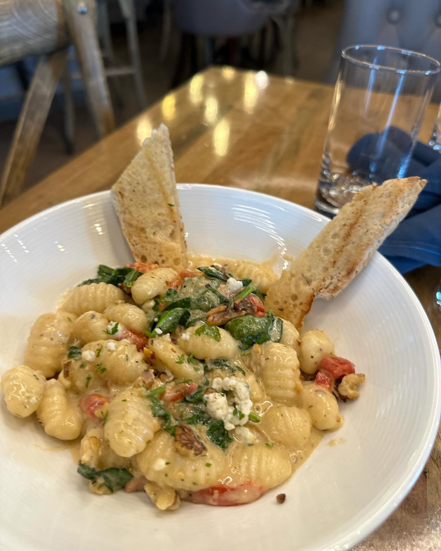Weekend Specials: 

Gorgonzola Gnocchi 
Roasted Red Pepper | Spinach | Toasted Walnuts | Creamy Gorgonzola Sauce | Pears | Garlic Bread 

Empanada Criolla 
Traditional Argentine Baked Pastry Stuffed with Meat &amp; Spices and Saved with Chimichurri A