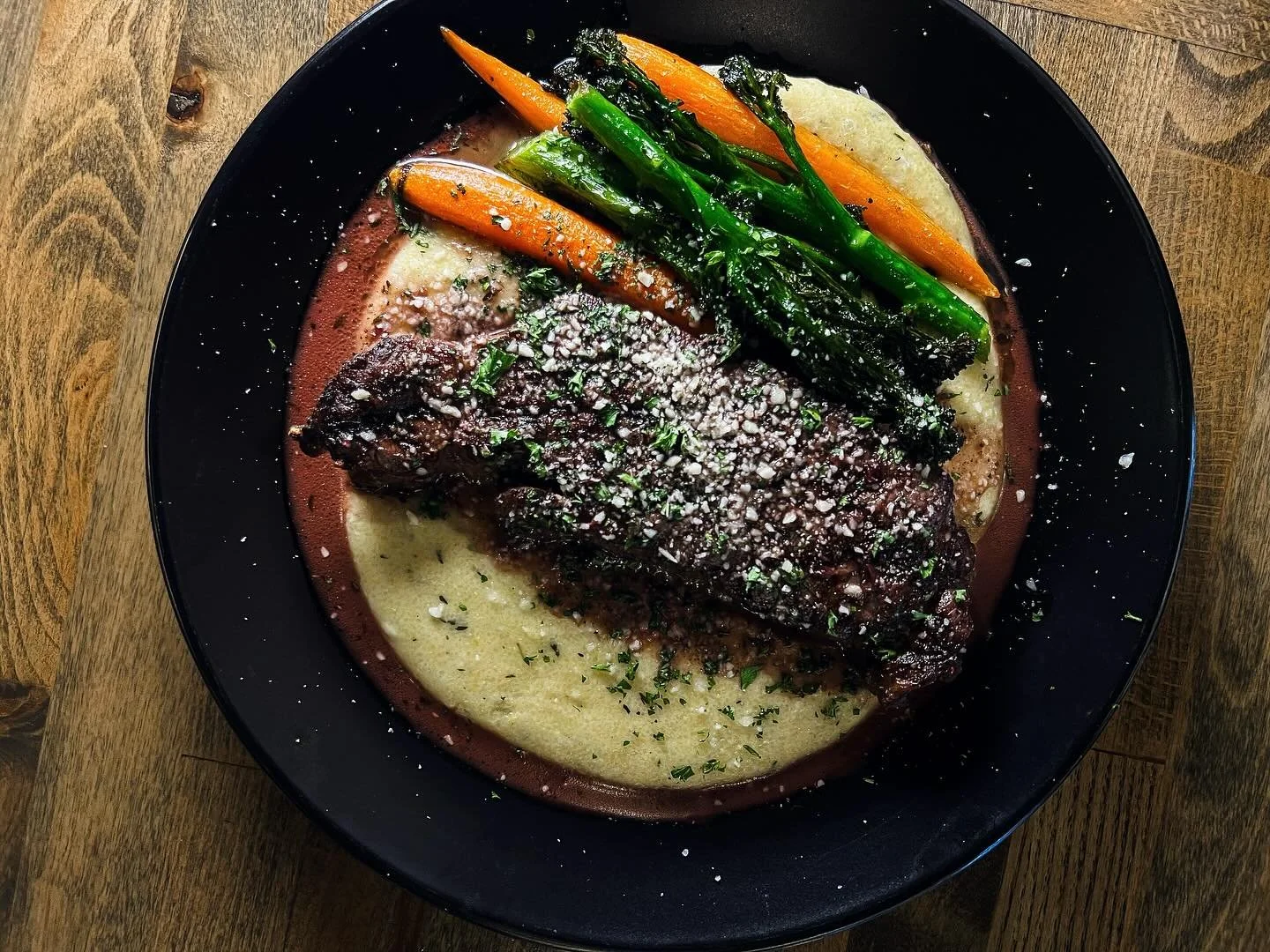 Your weekend specials 📣

Chef Special: Bistecca al Vino Rosso 
choice of steak served with a red wine reduction, creamy polenta sauce, and sided with carrots &amp; broccolini
(gluten free) 

Tapa Special: Arancini 
italian crispy rice balls with cal