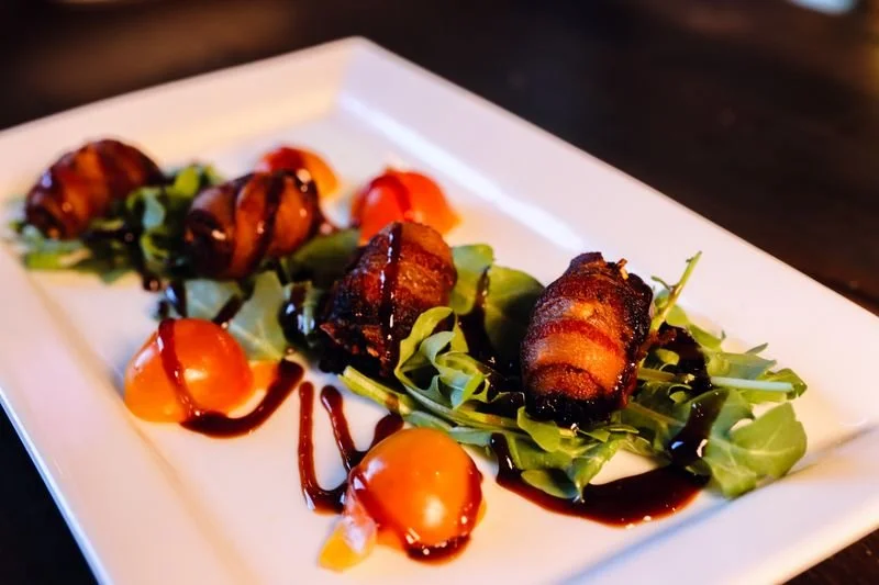 SUPER BOWL RALLY PANS NOW AVAILABLE! 
Order now and pick-up the day before the Super Bowl! Let us take care of the food, drinks, and dessert so you can enjoy the game and all the commercials! 🏈
Pre-Order in bio!