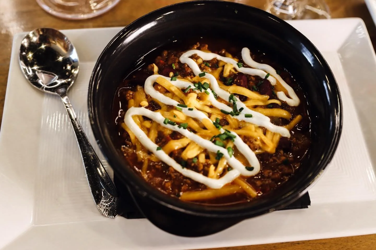 Snow outside, comfort inside ❄️🍲
Today&rsquo;s chef specials feature warm soup and hearty meals perfect for a cozy snowy day.

SOUP DU JOUR
RED BEAN &amp; BEEF CHILI (pictured)
GLUTEN FREE
red kidney beans, tomato, ground beef, green chili. topped w