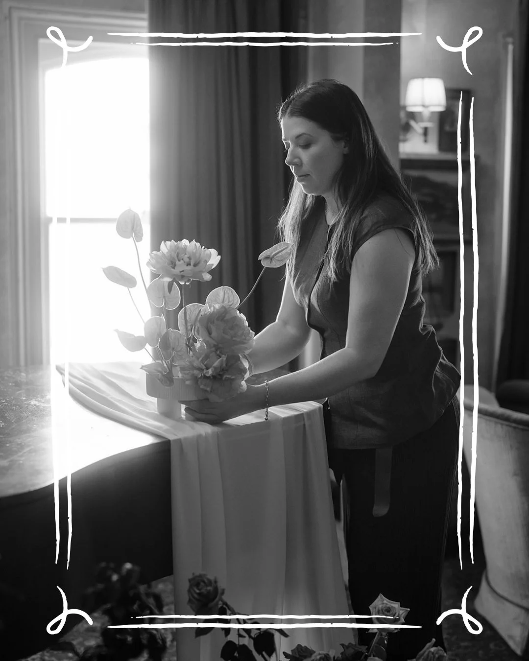 The quietest moments often hold the most beauty.
Before the photographer arrives, we’re lighting candles, checking stems, stepping back to see how the story unfolds in real time.
There’s magic in the details no one sees:
the stray