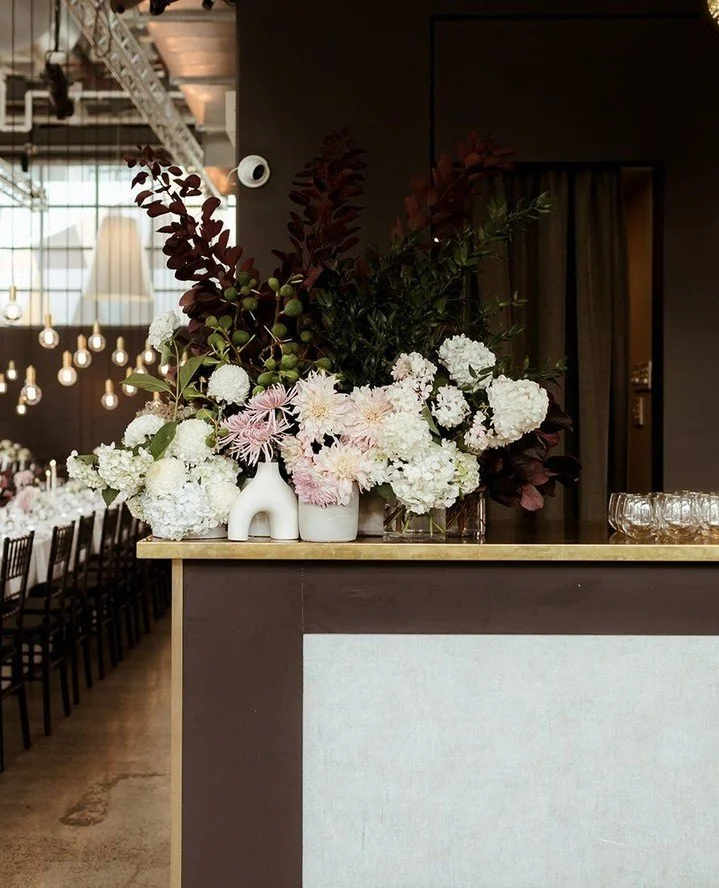 Here&rsquo;s why your colour palette shouldn&rsquo;t come straight from Pinterest 👇🏻⁠
⁠
A lot of amazing Pinterest images are from:⁠
different climates⁠
light conditions⁠
flower seasons &amp; availability.⁠
⁠
What works in Tuscany in July won&rsquo