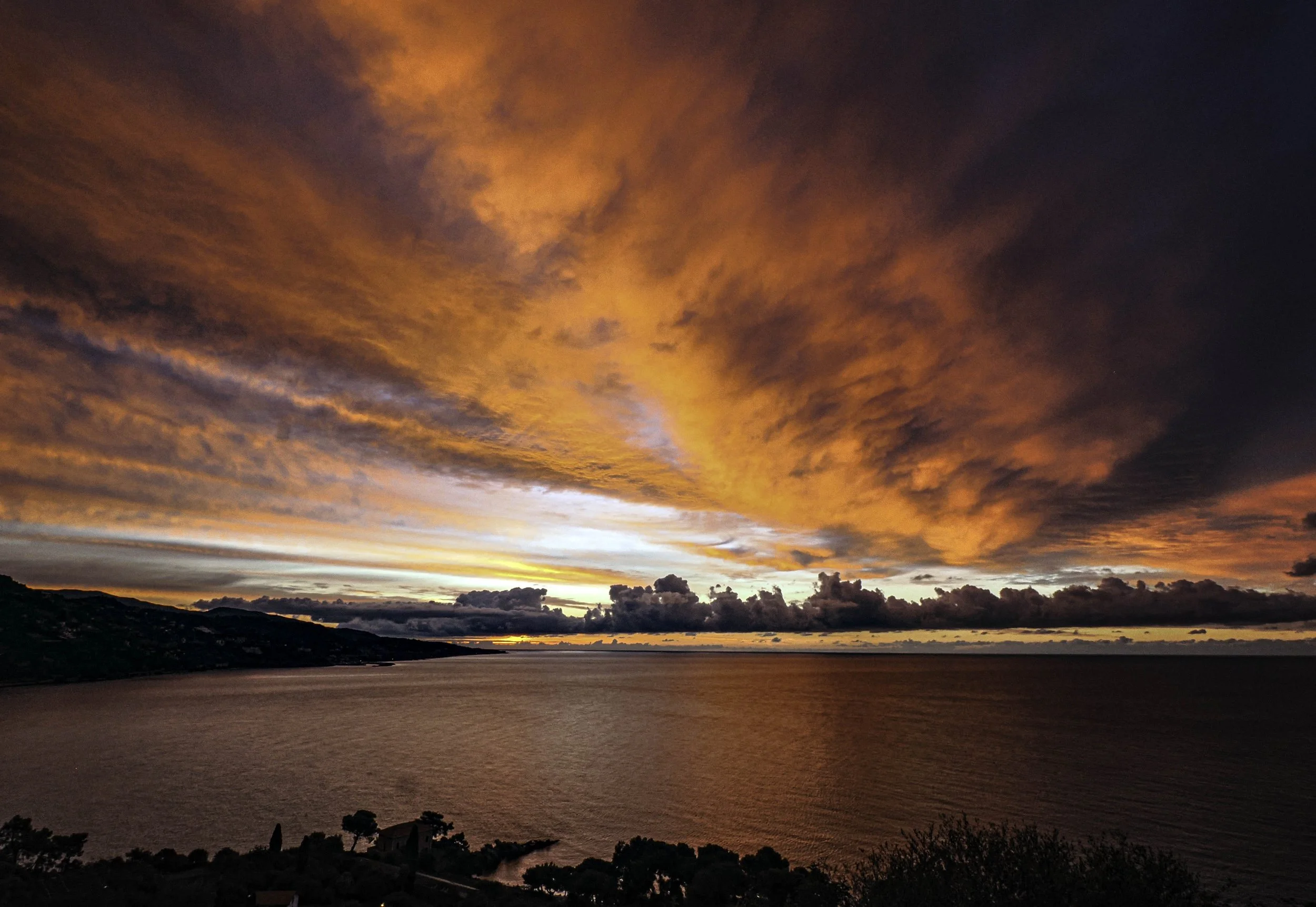 Italy • Italian Riviera • La Mortola • Red sunrise • Oct 5, 2024