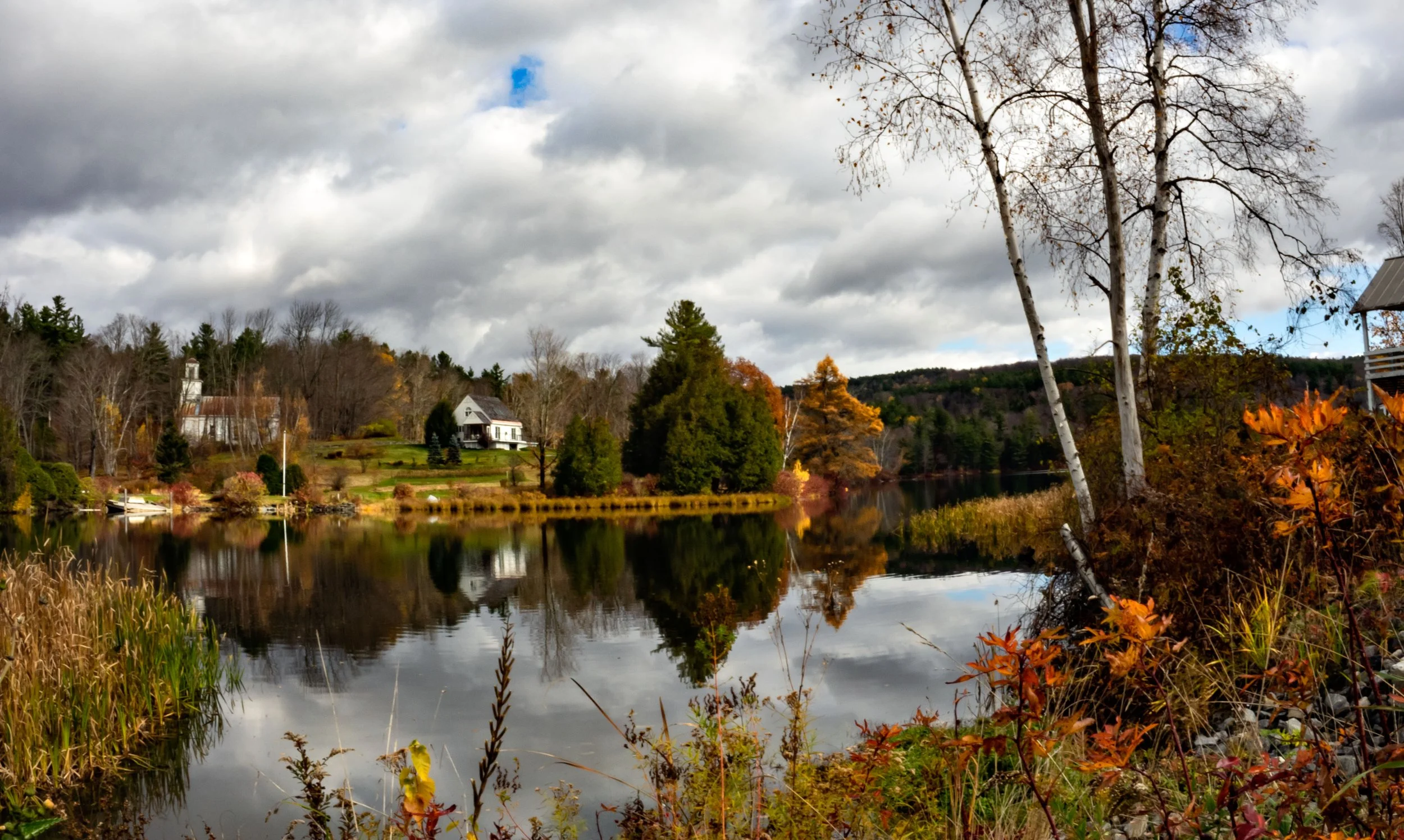 Vermont • Lake and leaves • Oct 2019