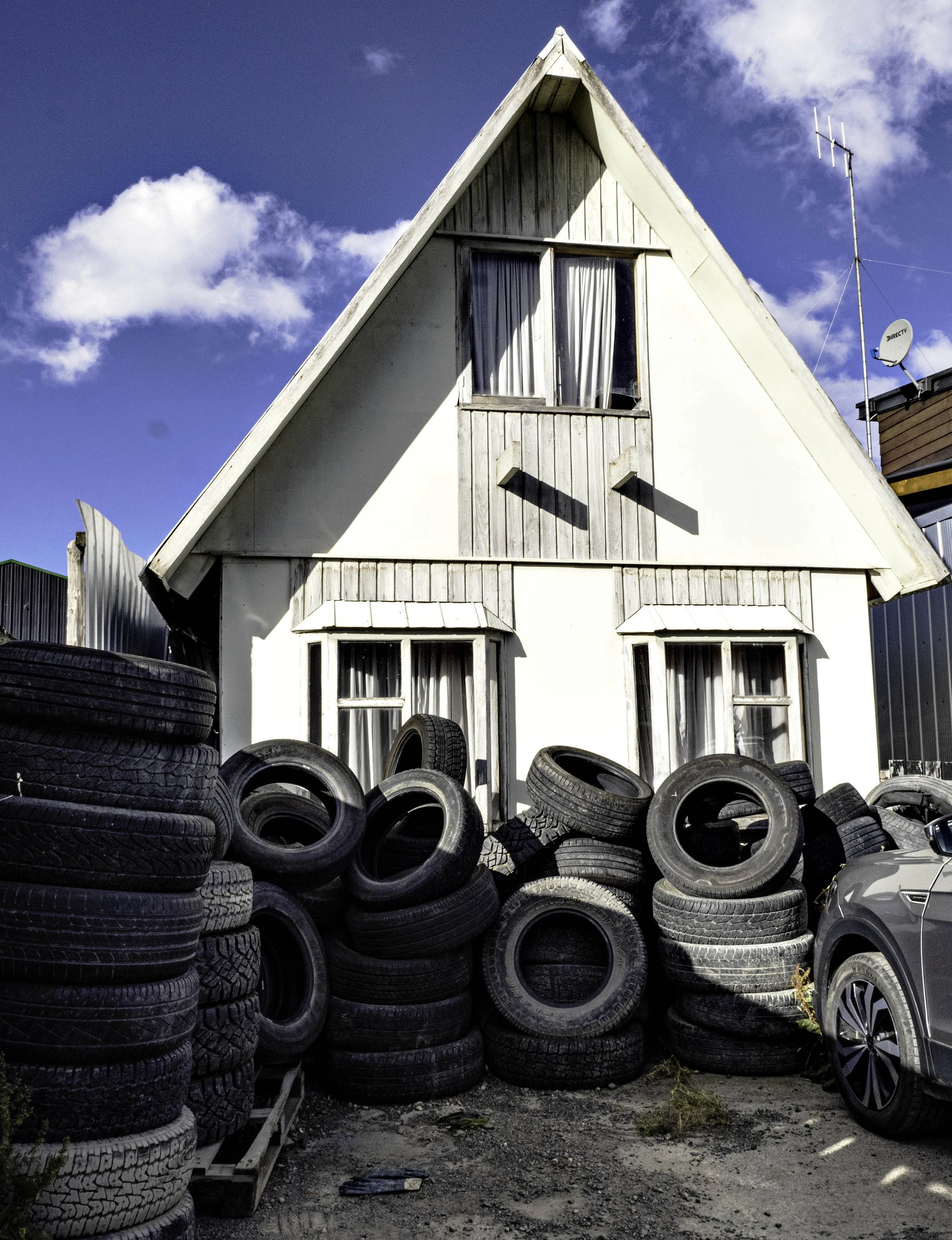 Chile • Puerto Natales • White house with tires • Mar 27, 2024