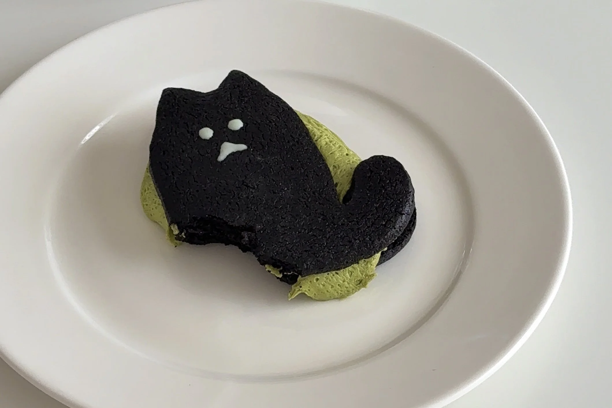 black cat matcha oreos.