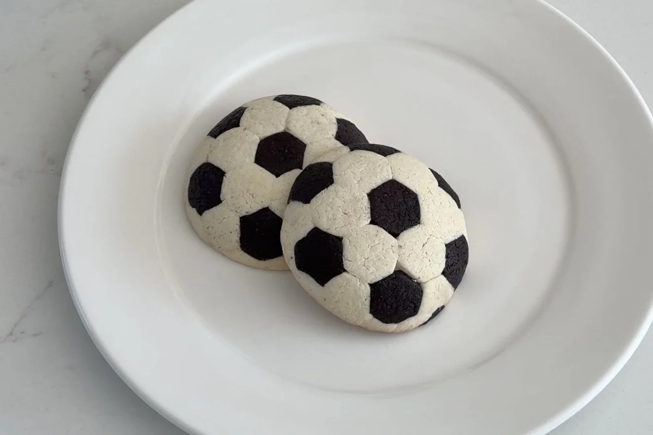 soccer ball cookies.