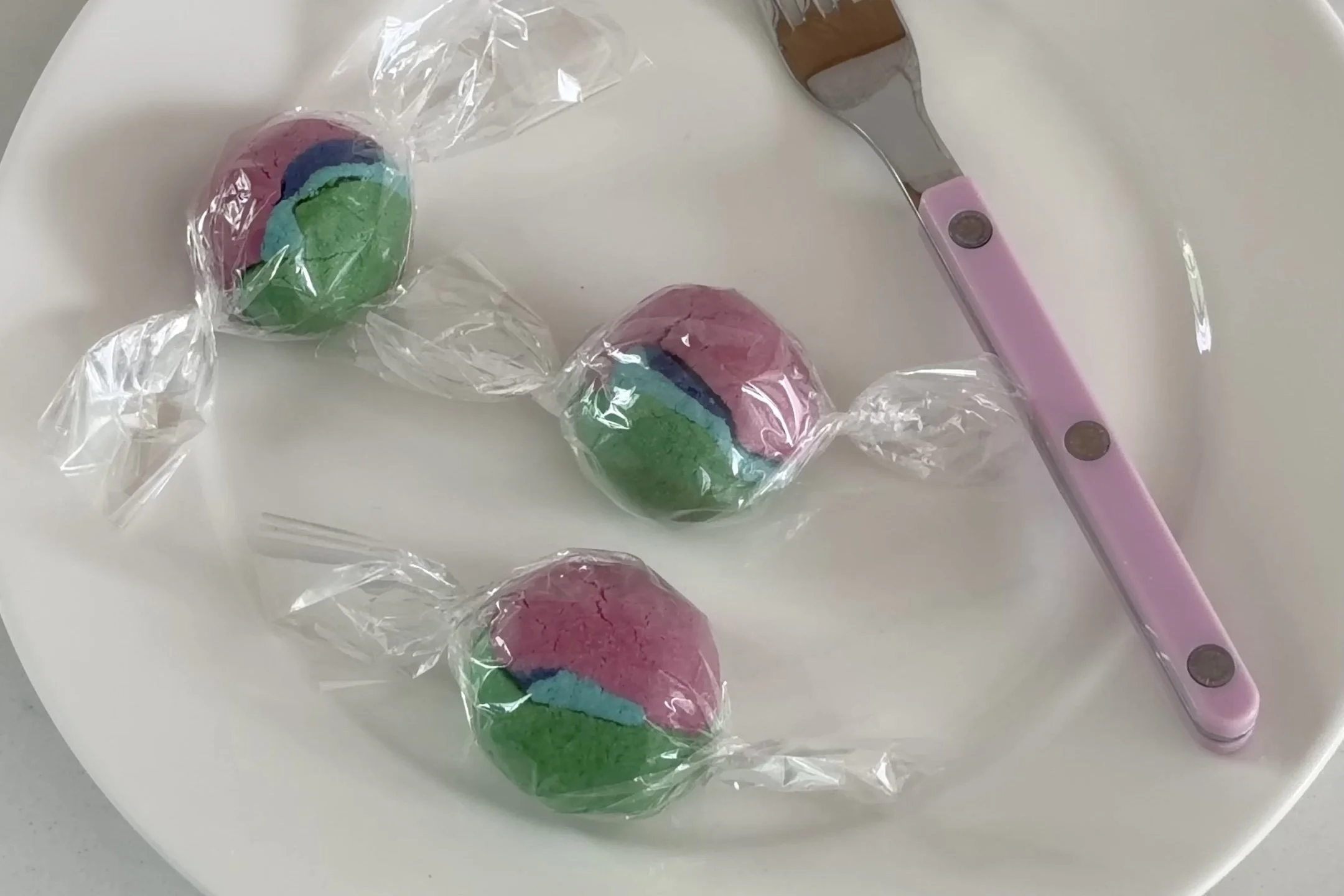 candy emoji cookies.