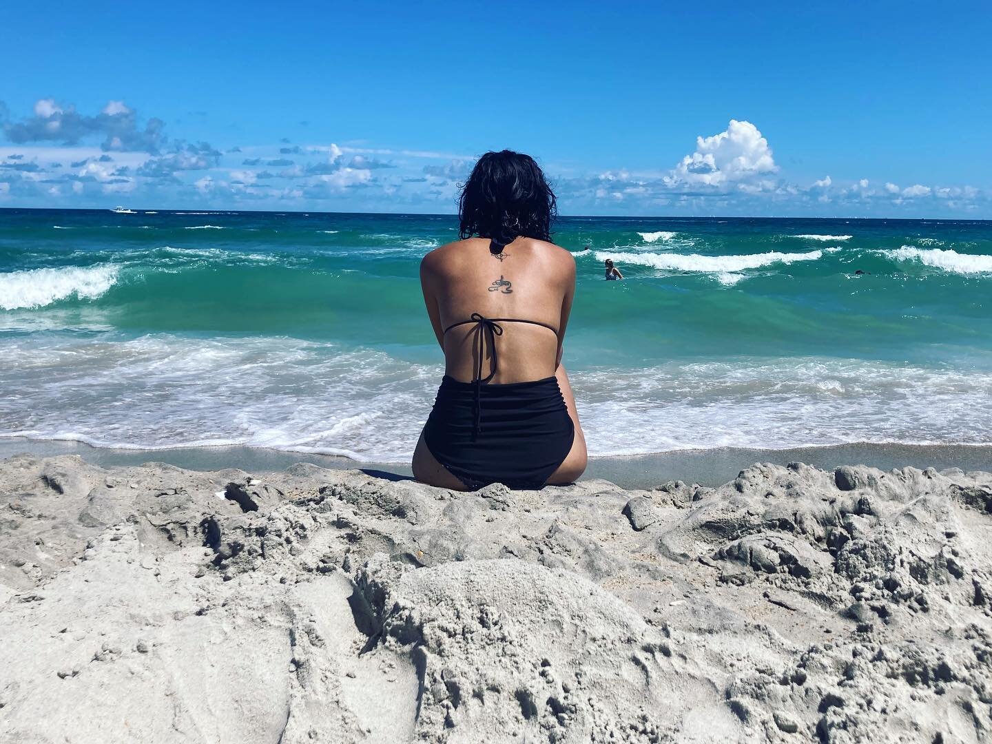 Wilmington and @breanacymone went and made me into a beach girl 🌊 🌞 🌊 
Also I just finished readin @fariha_roisin 's book #whatiswellness for and it's been a deeply deeply moving and healing read. If you're South Asian, Muslim, queer, all of those
