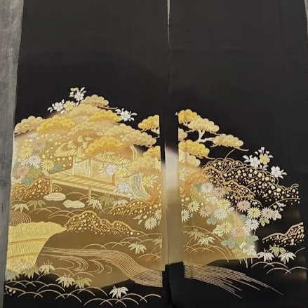 Golden #A#B Tomesode Black Silk ToF61