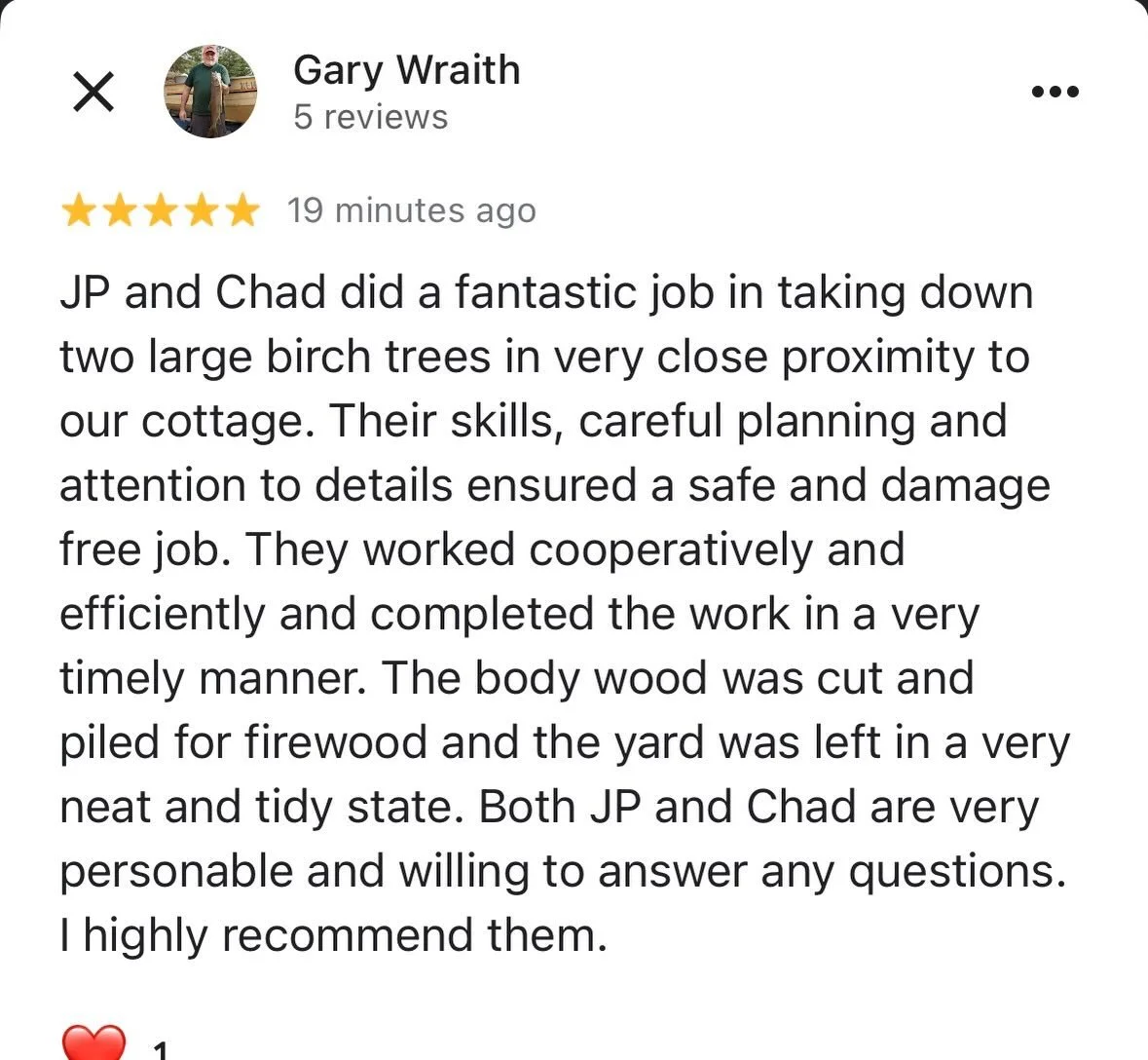 Another busy week, another 5 🌟 review! Our team expertly removed two birch trees hanging over a cottage and power line using precise rigging techniques. Thanks, Gary, for the great review! Do your trees need attention? From minor pruning to major re