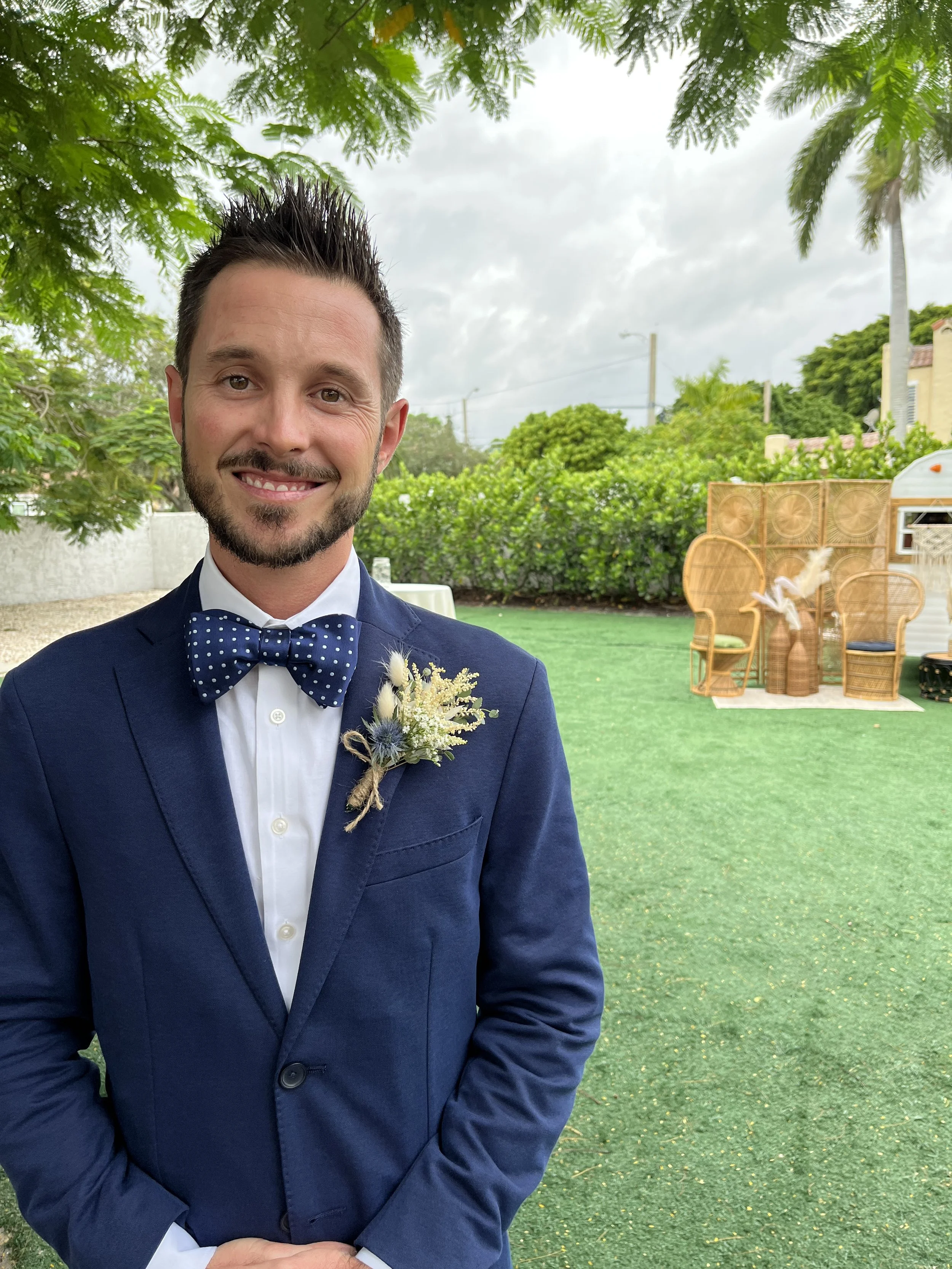 vintage purple wedding flowers, rich hippie's house, palm beach wedding, boho wedding