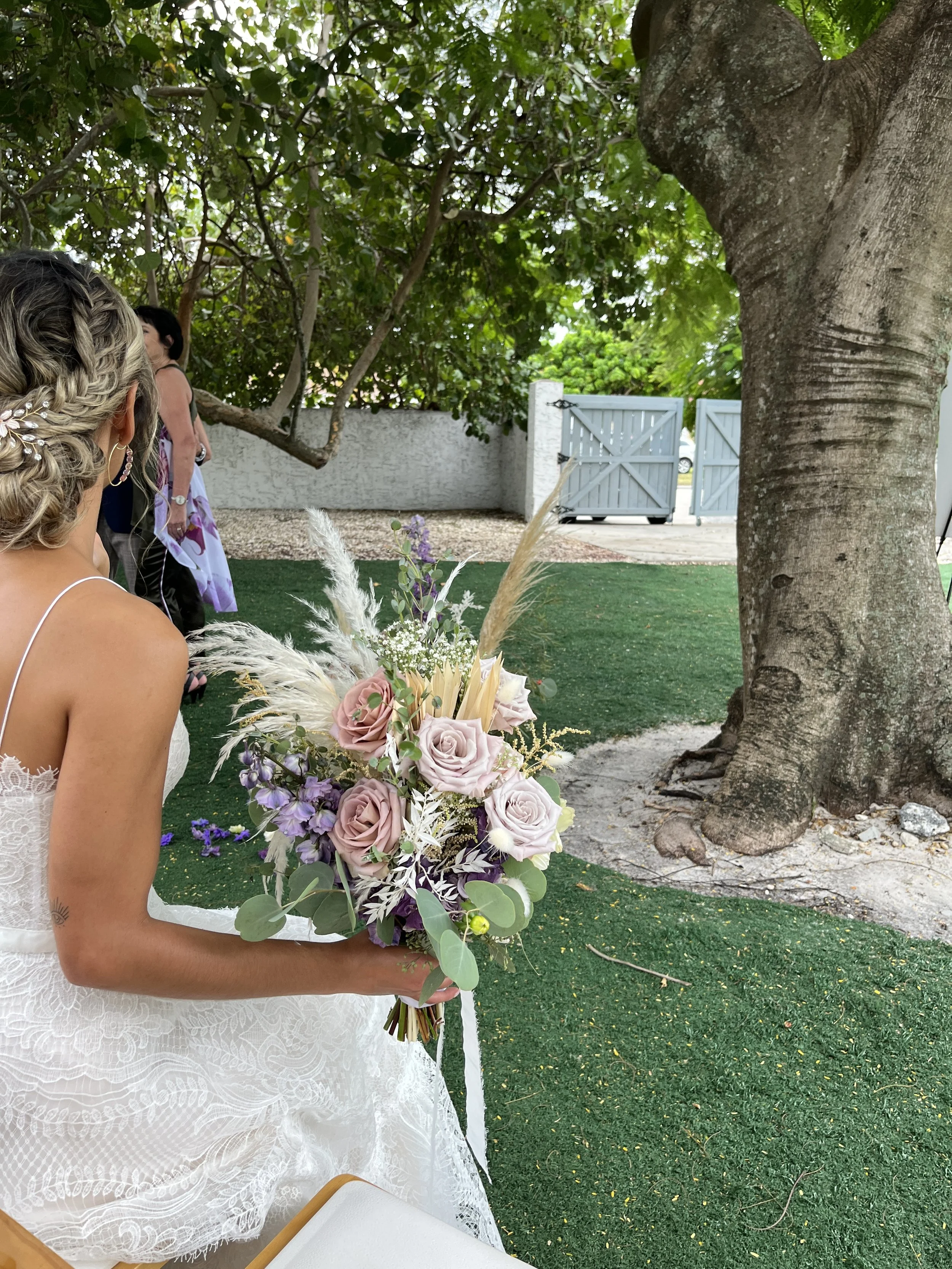 vintage purple wedding flowers, rich hippie's house, palm beach wedding, boho wedding