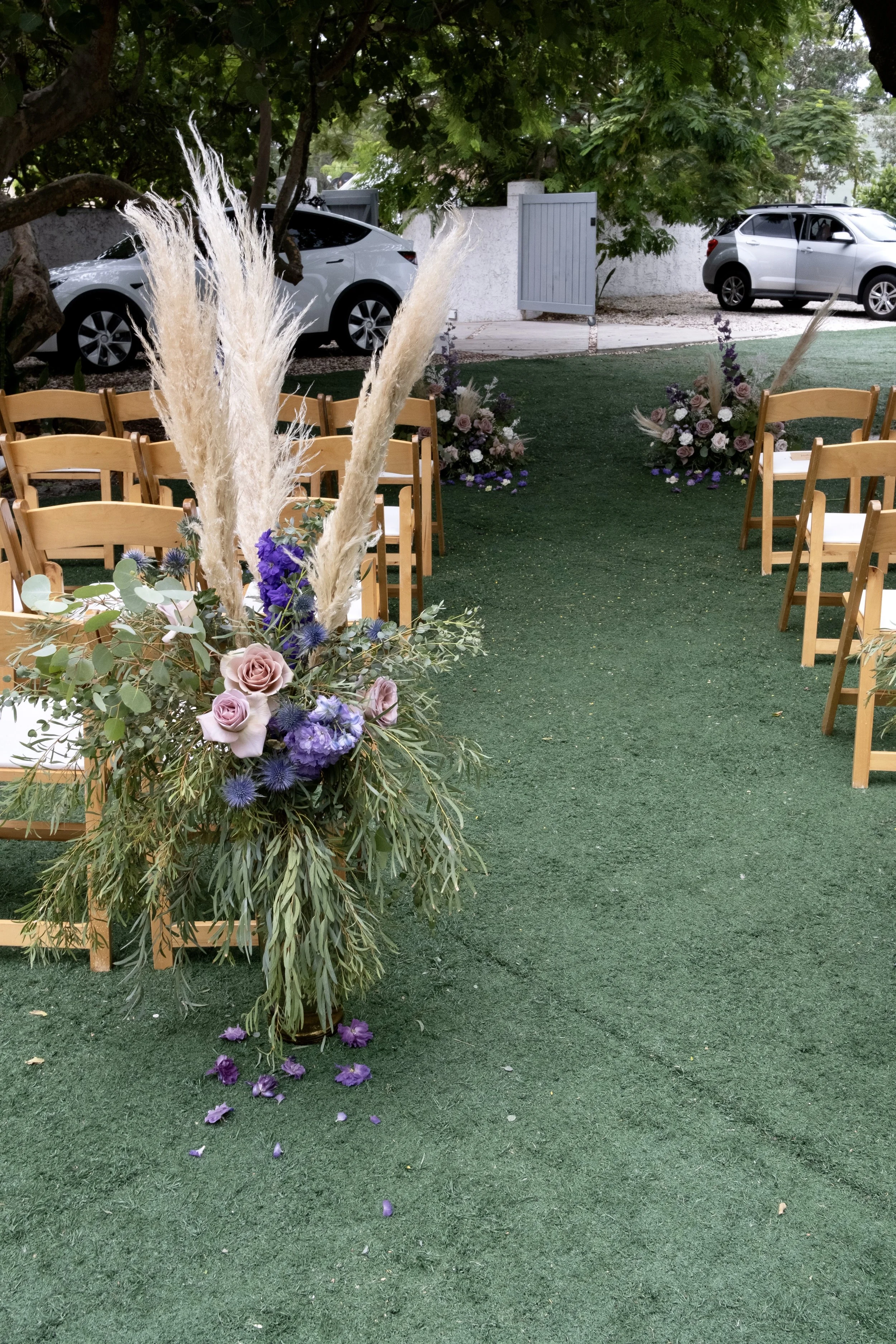 vintage purple wedding flowers, rich hippie's house, palm beach wedding, boho wedding
