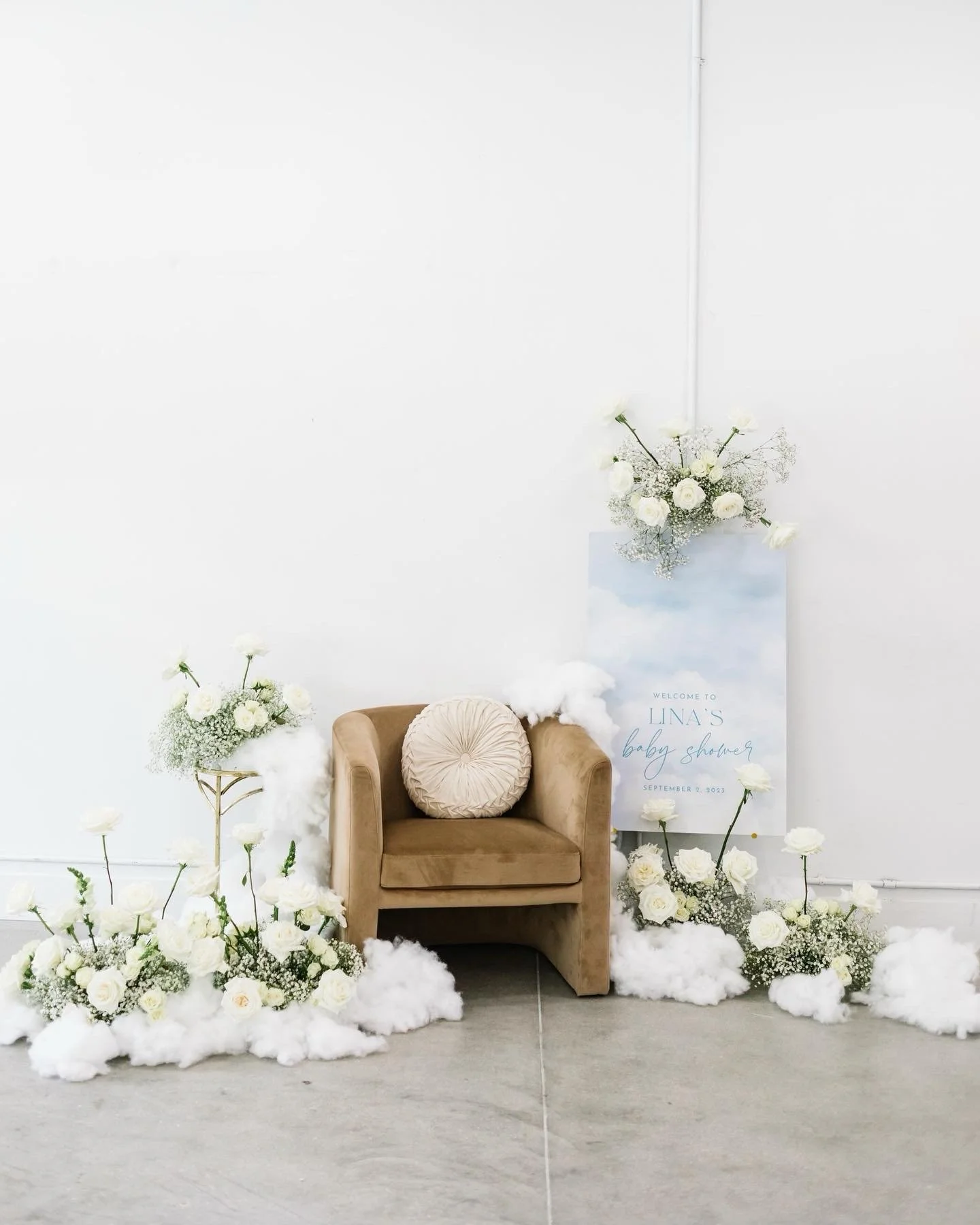 baby's breath wedding, modern floral design, simple white wedding flowers, cloud theme, rainbow roses, unicorn rose, pastel rose