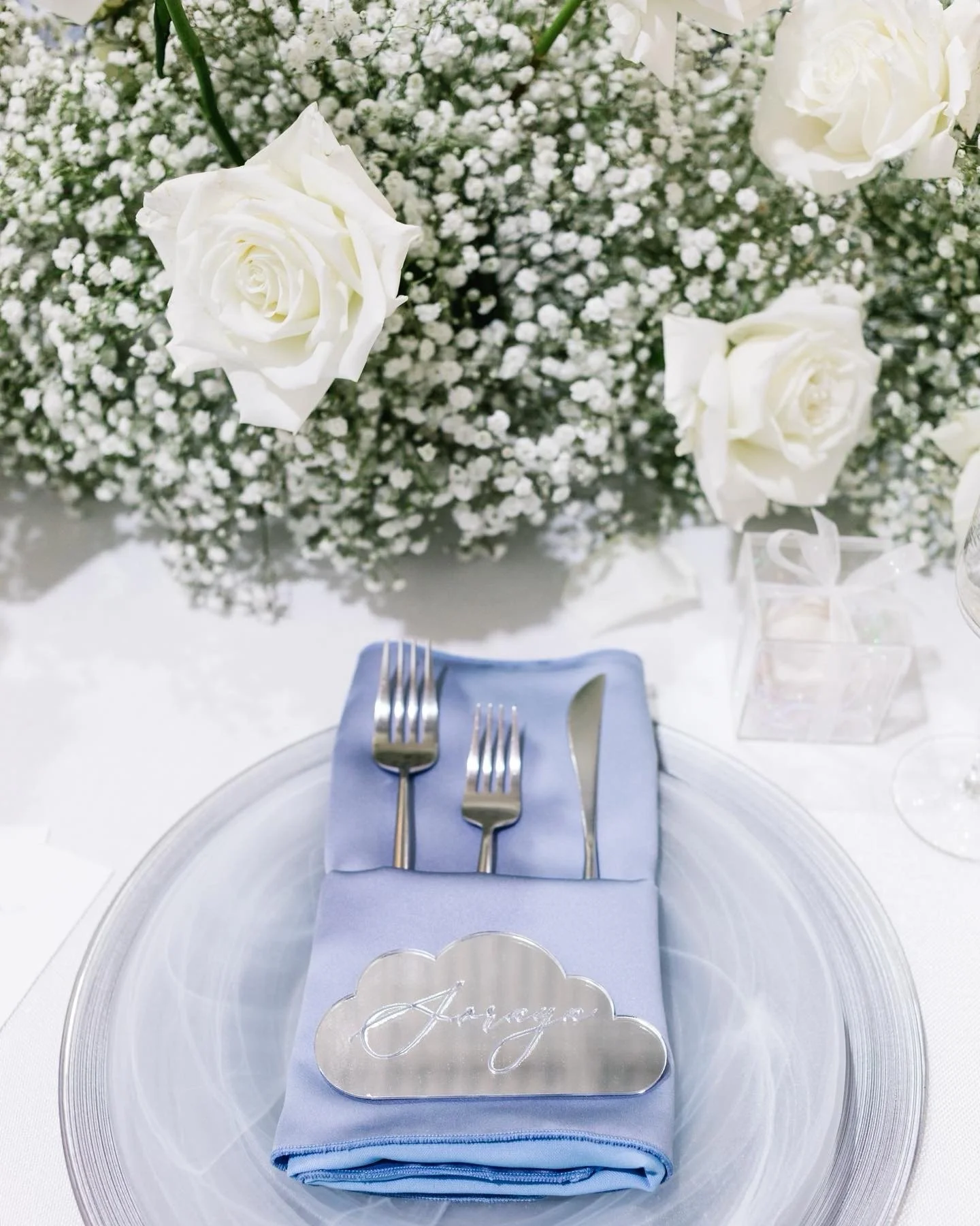 baby's breath wedding, modern floral design, simple white wedding flowers, cloud theme, rainbow roses, unicorn rose, pastel rose