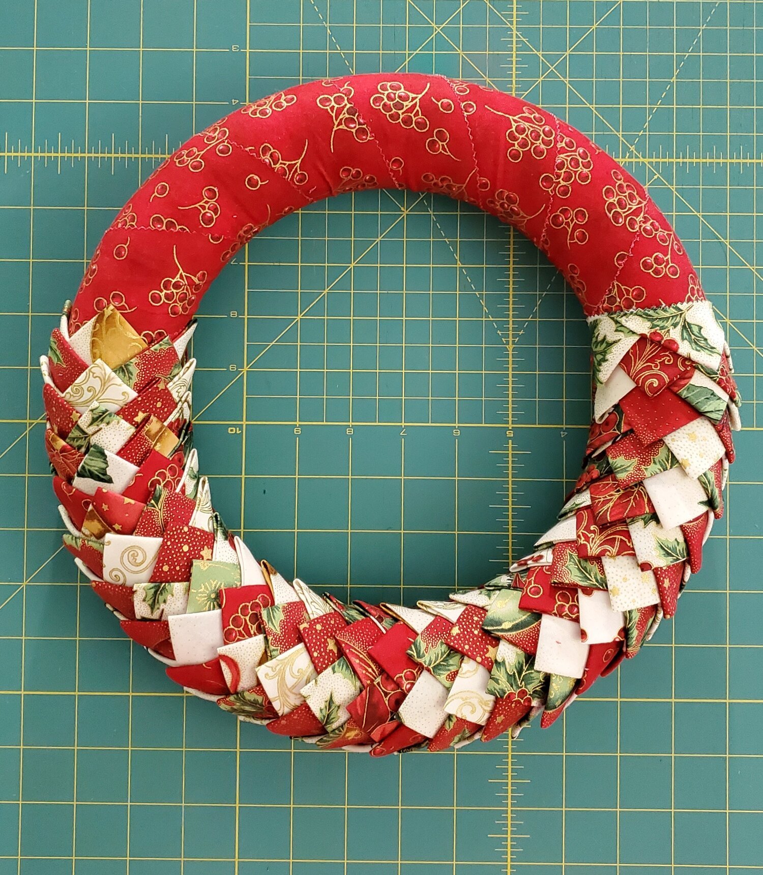NoSew Elf Wreath — HALO Inspirations