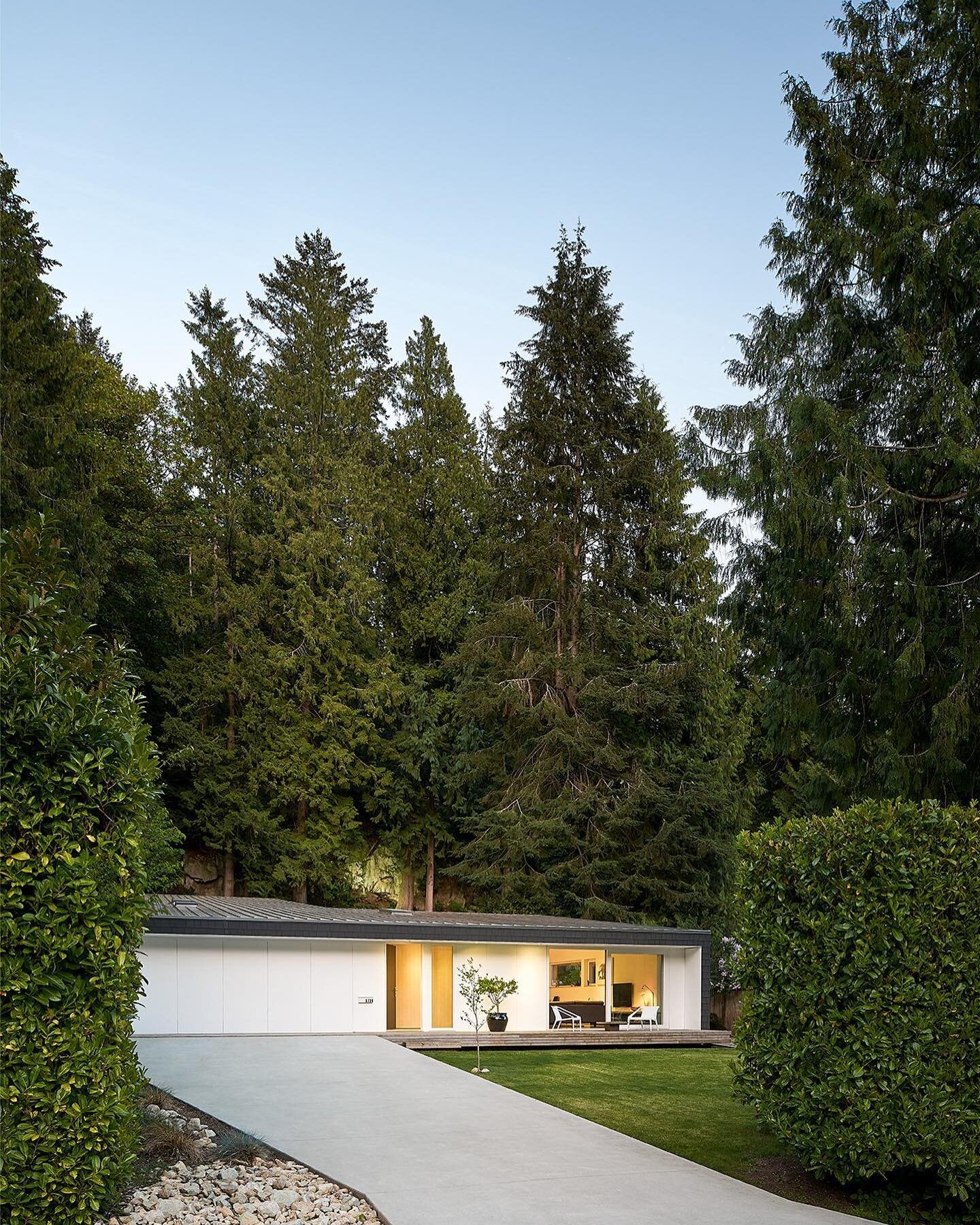 Choosing selects for an upcoming book on residential architecture. We&rsquo;ve always loved this photo by @latreillephotography. It&rsquo;s like forest bathing for a house. 🌲🌳🌲😊

#forestbathing #architecture #architecturebuildingculture #westcoas