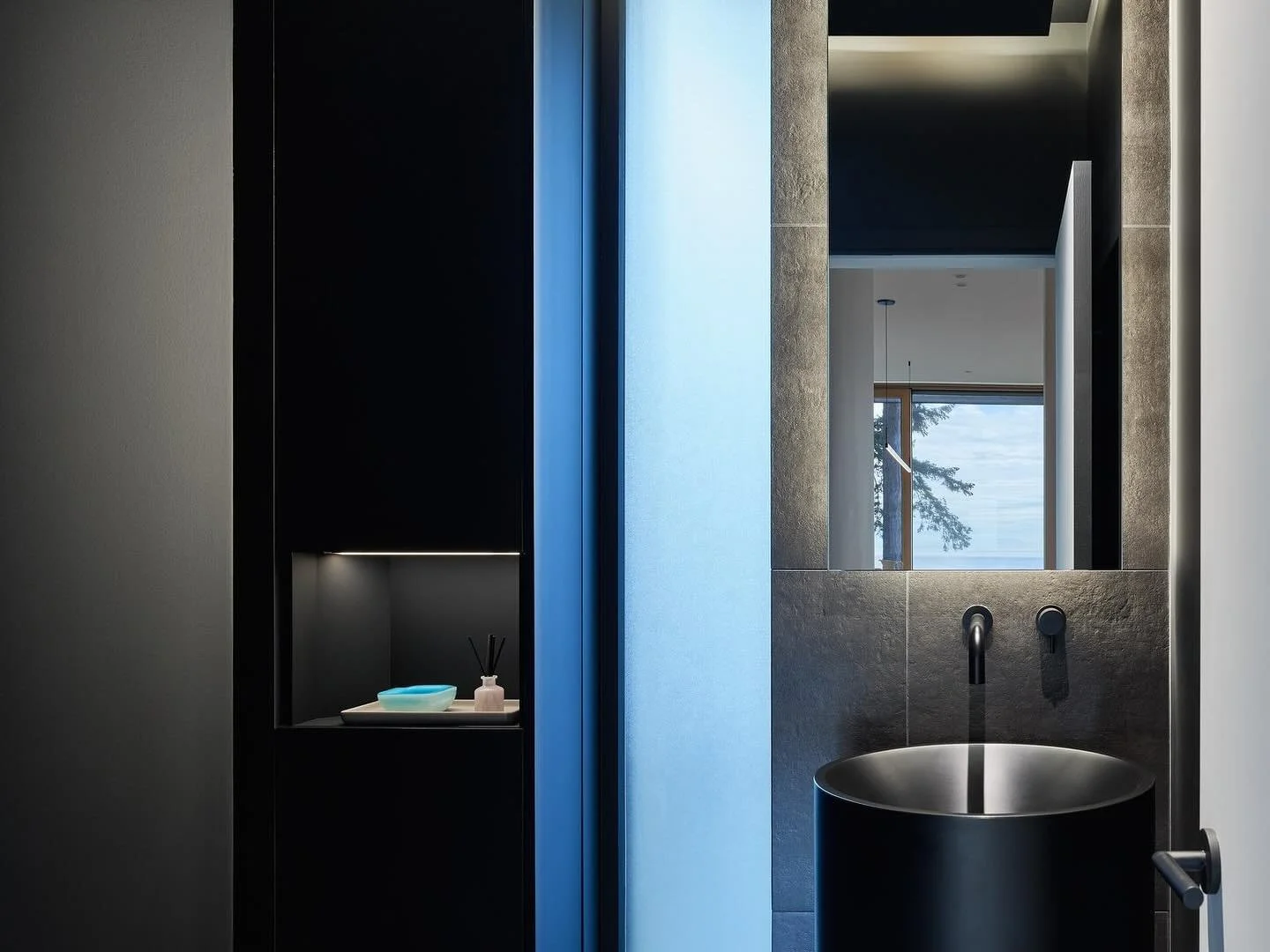 Materials and lighting set the mood. Interior detail of The Piano House in West Vancouver.

#architecturebuildingculture #westvancouver #westvancouverhomes #westvan