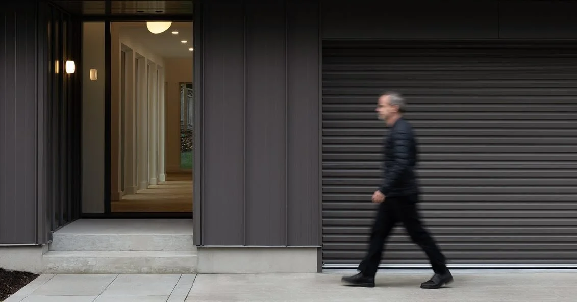 Our Skyline House brings rugged simplicity to the foot of Grouse Mountain in North Vancouver putting the sky into view for its new owners.

Built by @kennedyconstruction 
📸 @barbaratiliphotography 

#northvancouver #northvan #northvanlife #northvanc