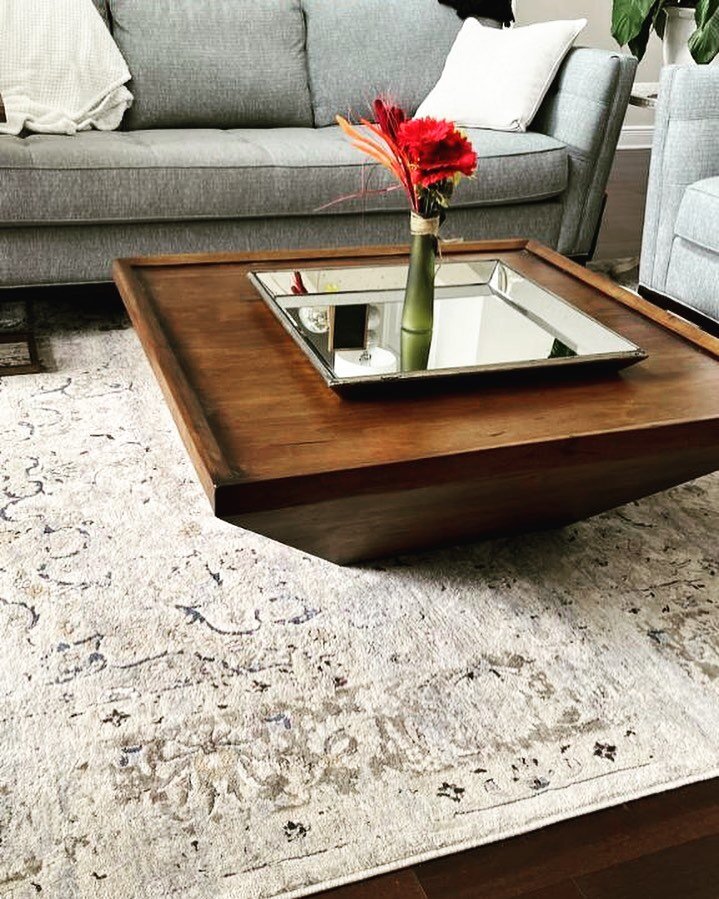 Coffee table is delivered and looks beautiful 😍 

#coffeetable
#thl
#southtampafurniture
#beautifulcoffeetable
#tampabayfurniture
#anotherhappyclient