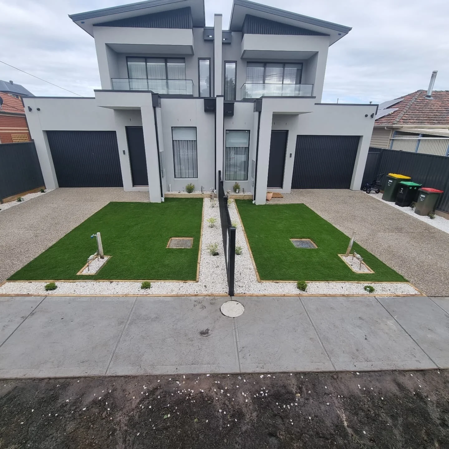 Clean, simple and low maintenance. 
=
For all your Landscaping, Gardening and maintenance requirements, DM me via Facebook or Instagram or call 0422 747 099
#landscaping #syntheticgrass #gardenofparadise #gardenbeds #plantsofinstagram #frankznursery 