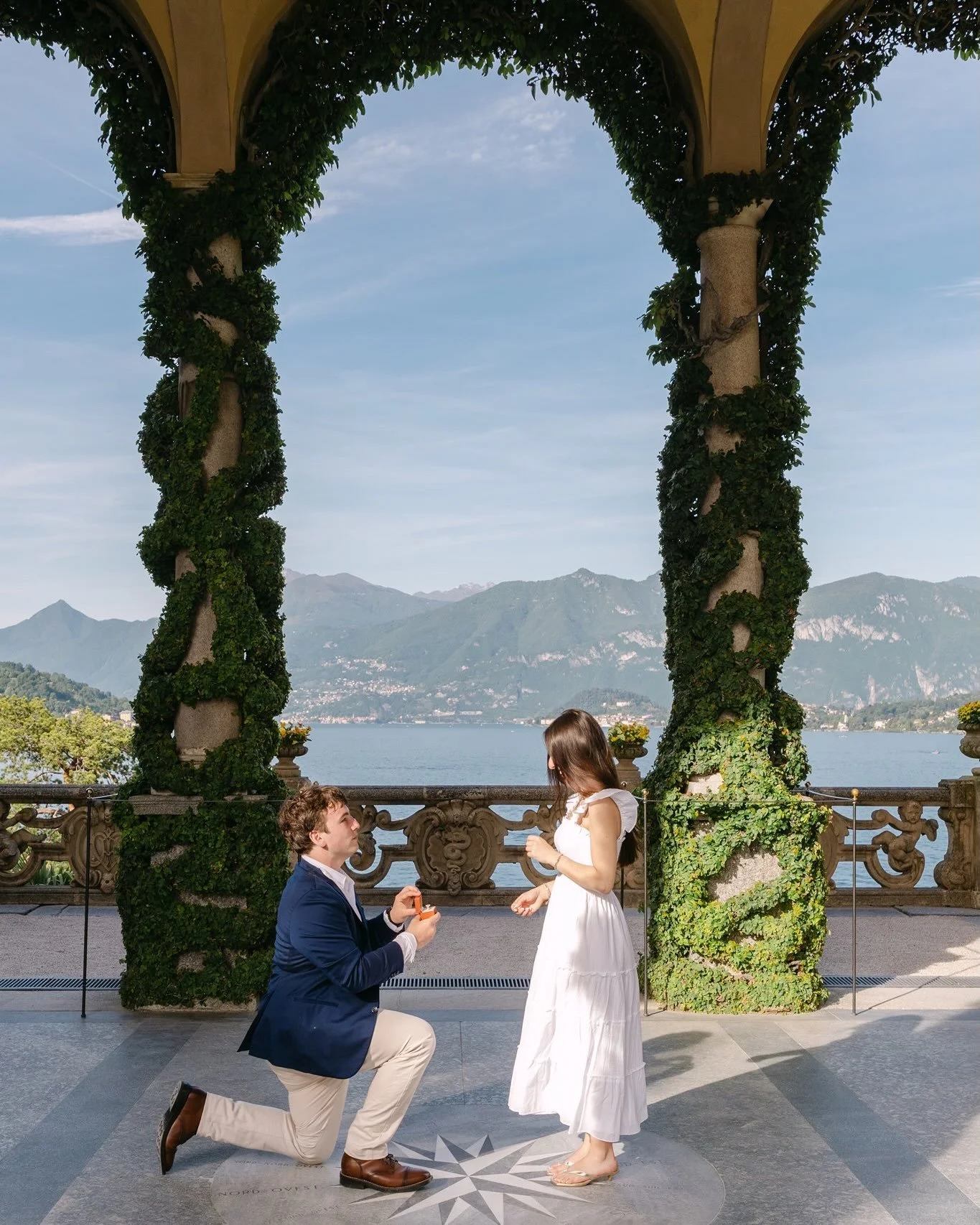 Sarah and Joseph. A Lake Como proposal at Villa del Balbianello. Afternoon light, and the villa reserved for them alone.

Real luxury is this: an entire estate in exclusive use, the terrace empty, one question, one yes, the lake as witness. Quiet lux