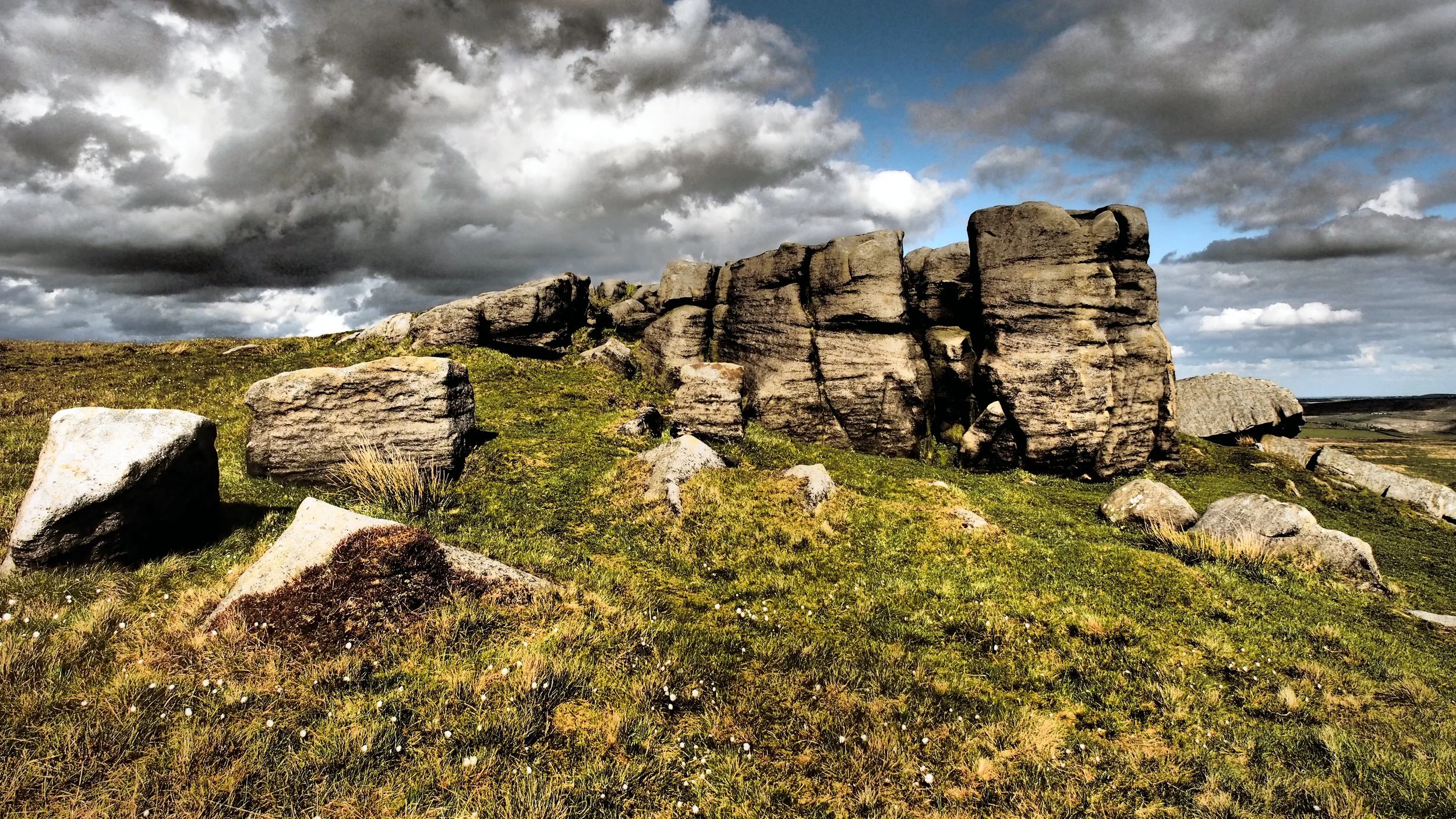 Bridestones_Todmorden.jpg