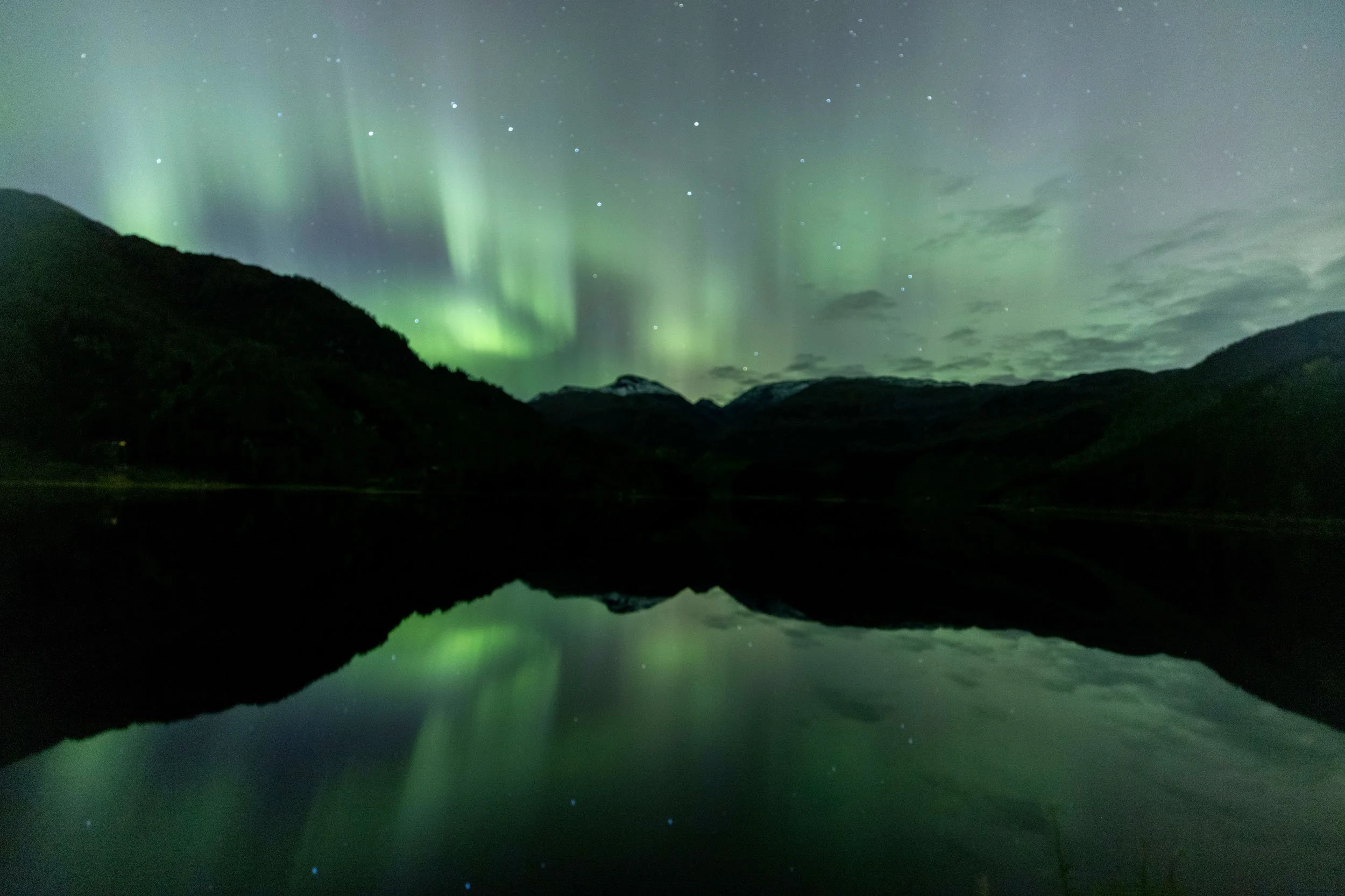Nordlys, Fitjadalsvatnet og Skrott.