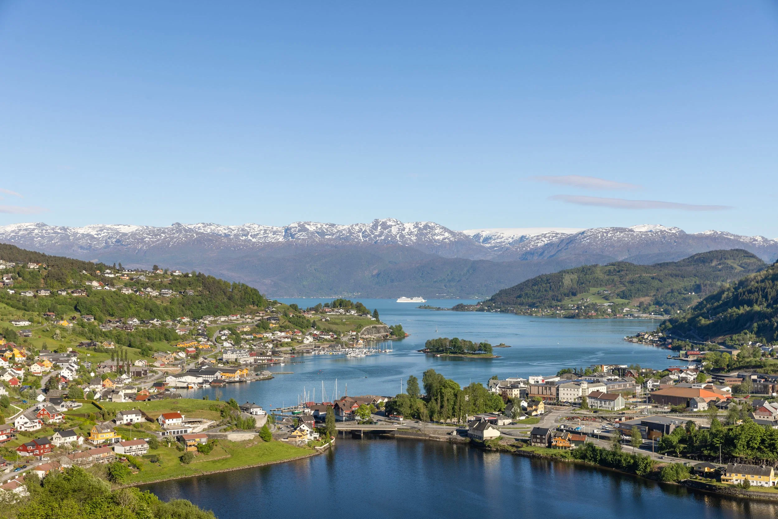 Norheimsund,Hardangerfjorden ,Folgefonnafrå Skutlaberg. Mai 2026.