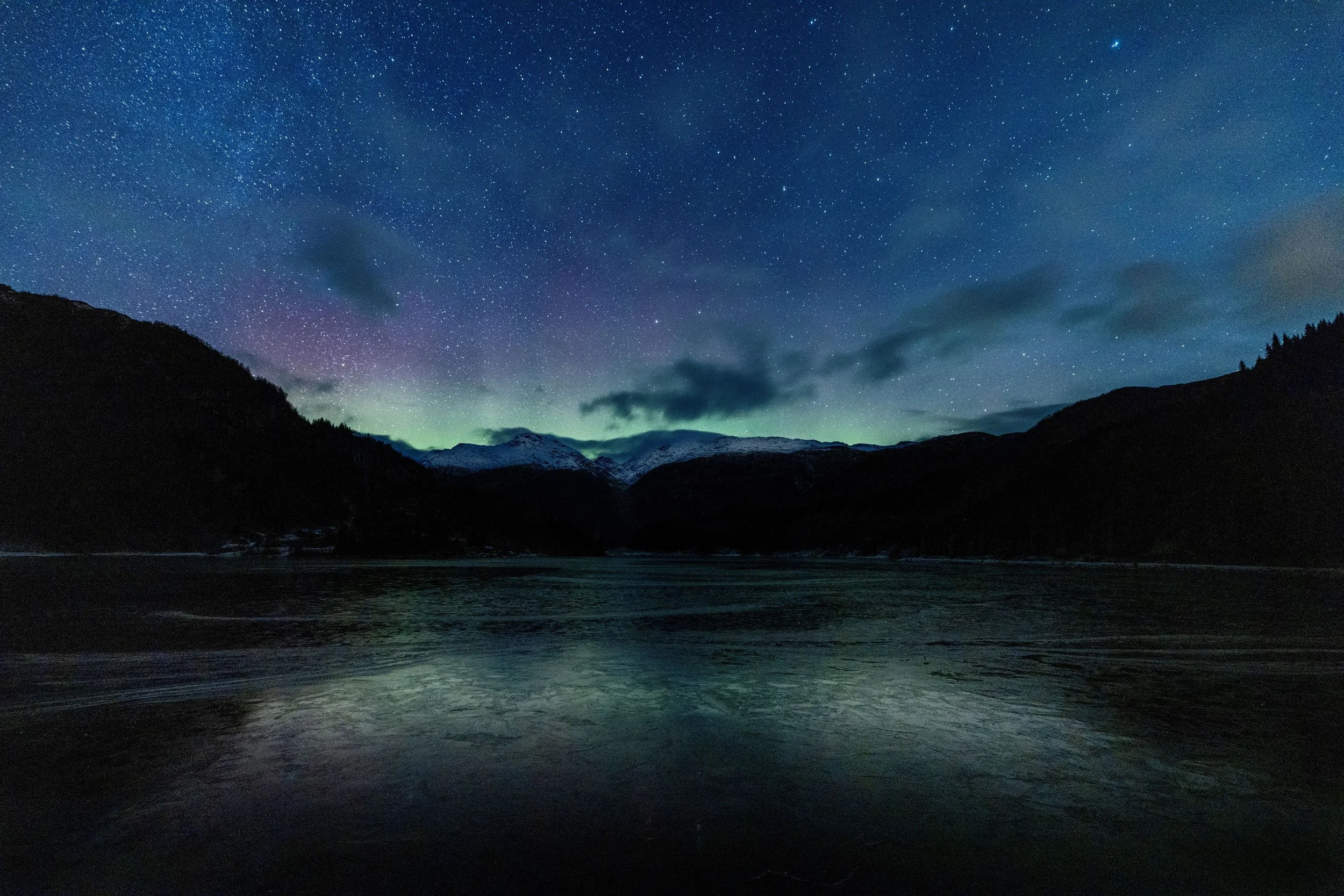 Stjerneklart og litt nordlys , Fitjadalen.