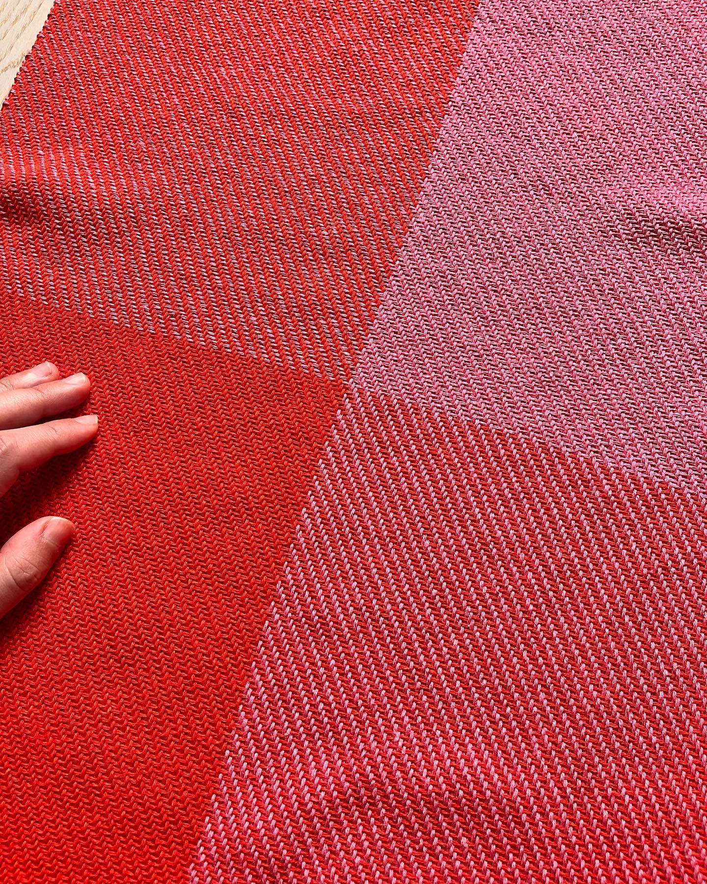 Weaving for a cushion 