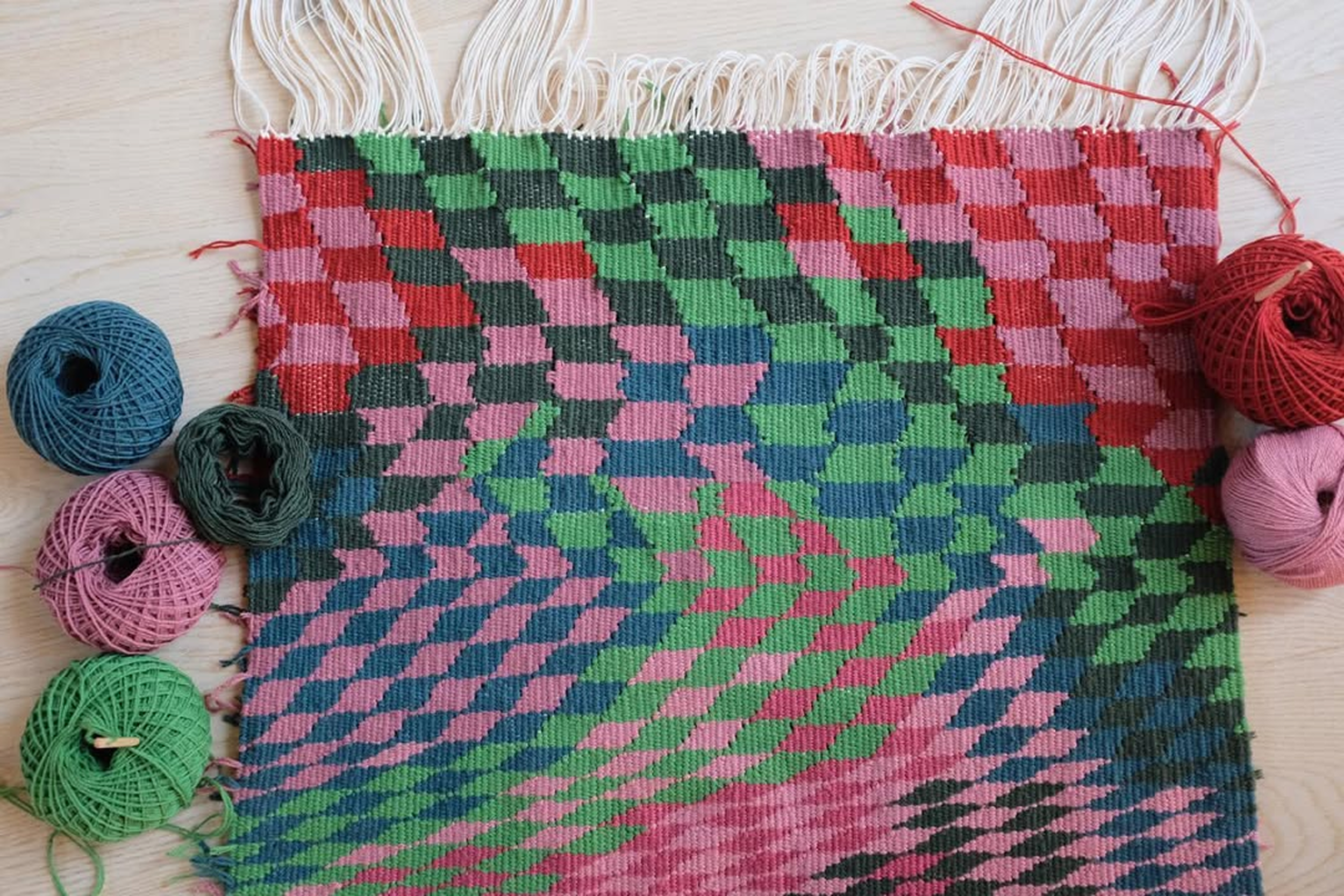 Weaving for a cushion 