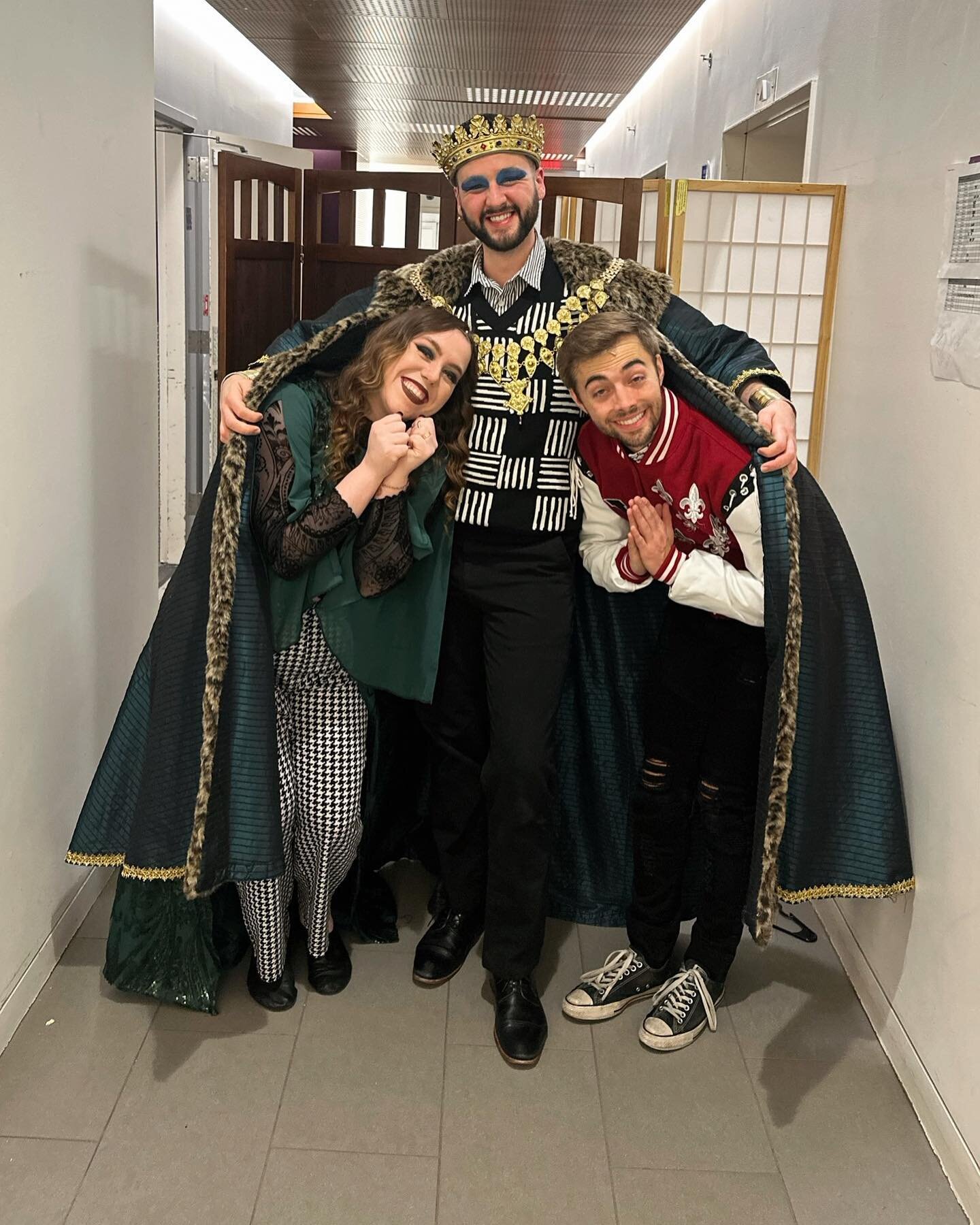 pippin dump: 
1. i feel so lucky to have so many fond memories with this group of people
2. ben &amp; christian are the best scene partners
3. we won 
4. my heart feels all warm and tingly inside which means this was a good one
5. everyone who came t