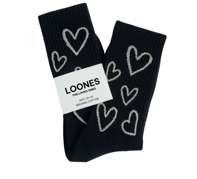 Lots of Love Socken schwarz mit Herzen.png
