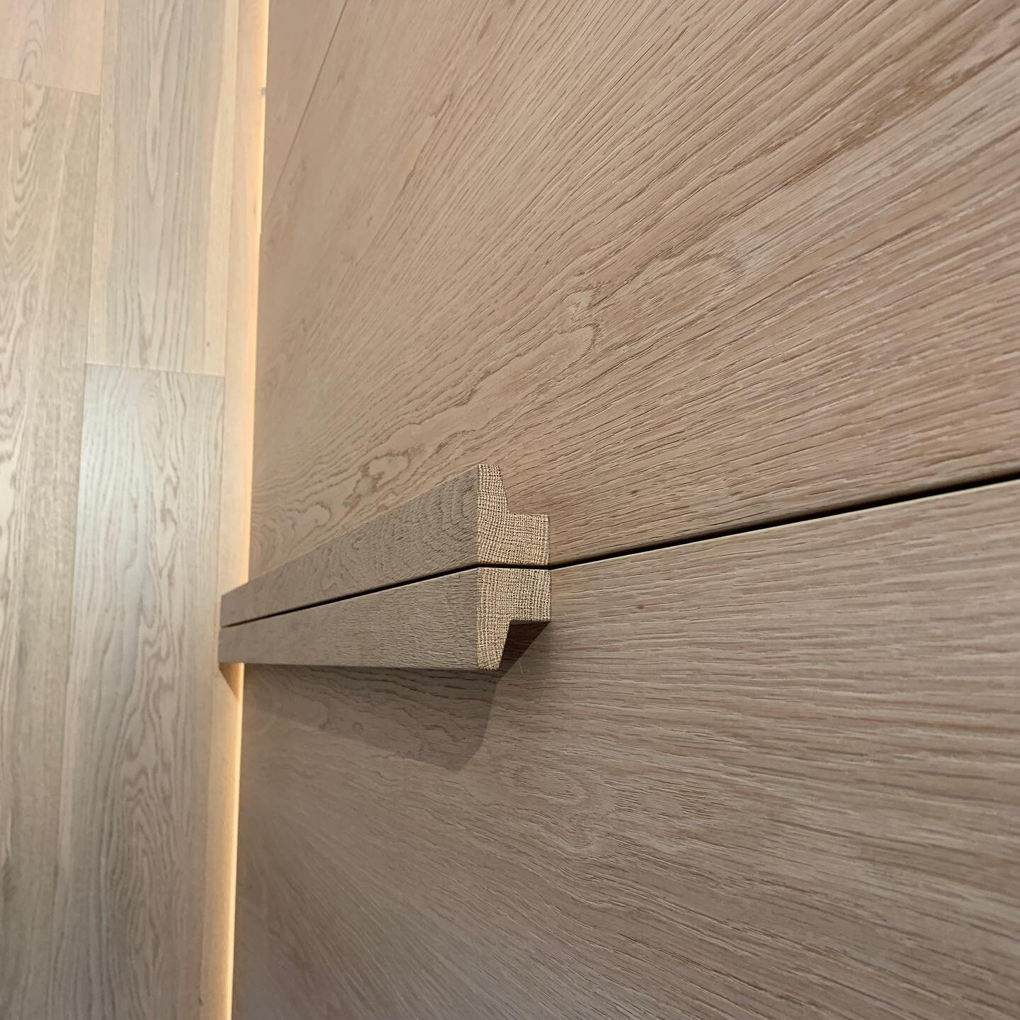 European oak everything! We love these custom made handles from our Woollarah renovation! #oak #europeanoak #renovation #luxury #led #sydney #builder #luxuryhomes