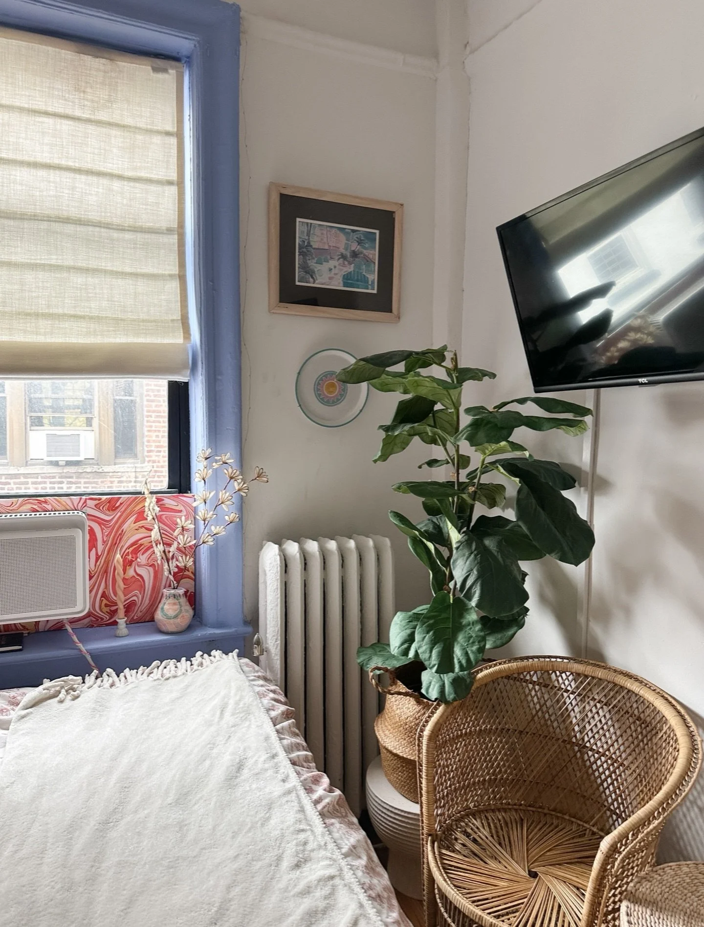 Friday morning feels with plenty of rattan, faux greenery, and vintage southwestern-y art 🌱☀️

#apartmenttherapy #maximalism #colorfulhome