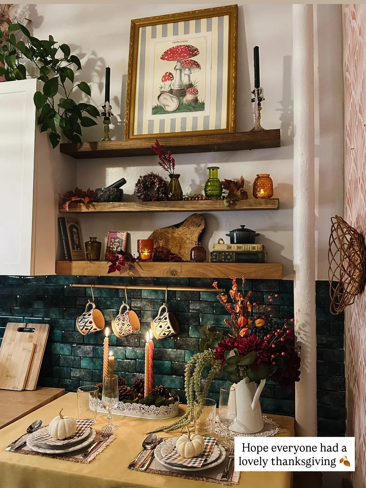 Had to squeeze out some more pics of my fall-y dining nook while I can 😅 🍂  Should I do a wintery one next?! 

#colorfulhome #falldecor #apartmenttherapy