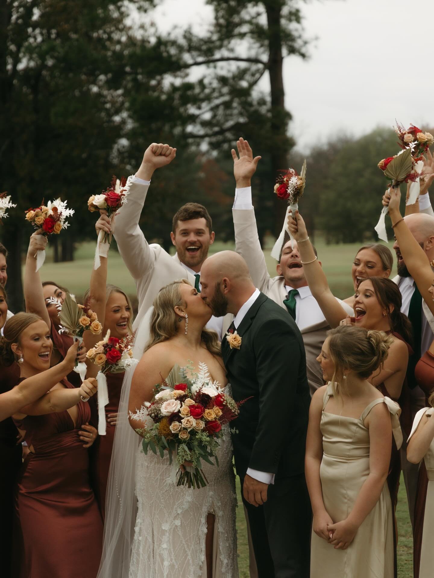 Something about a Tennesee wedding 🤍
 I think I&rsquo;ll stay a while. 

#TennesseeWeddingPhotographer
#TennesseeWeddings
#SouthernWeddingPhotographer
#RomanticWeddingPhotography
#moodyweddingphotography